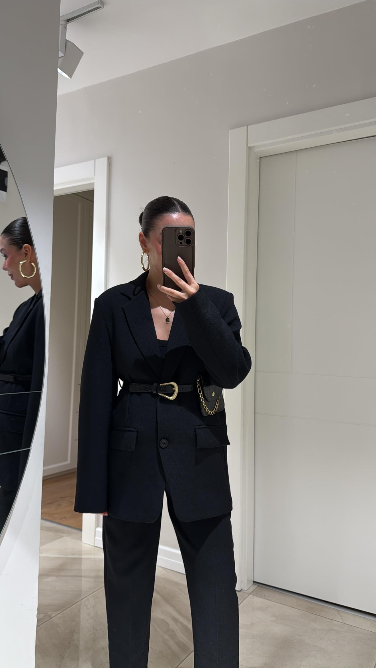 Siyah Aksesuar Detaylı Kemerli Blazer Ceket