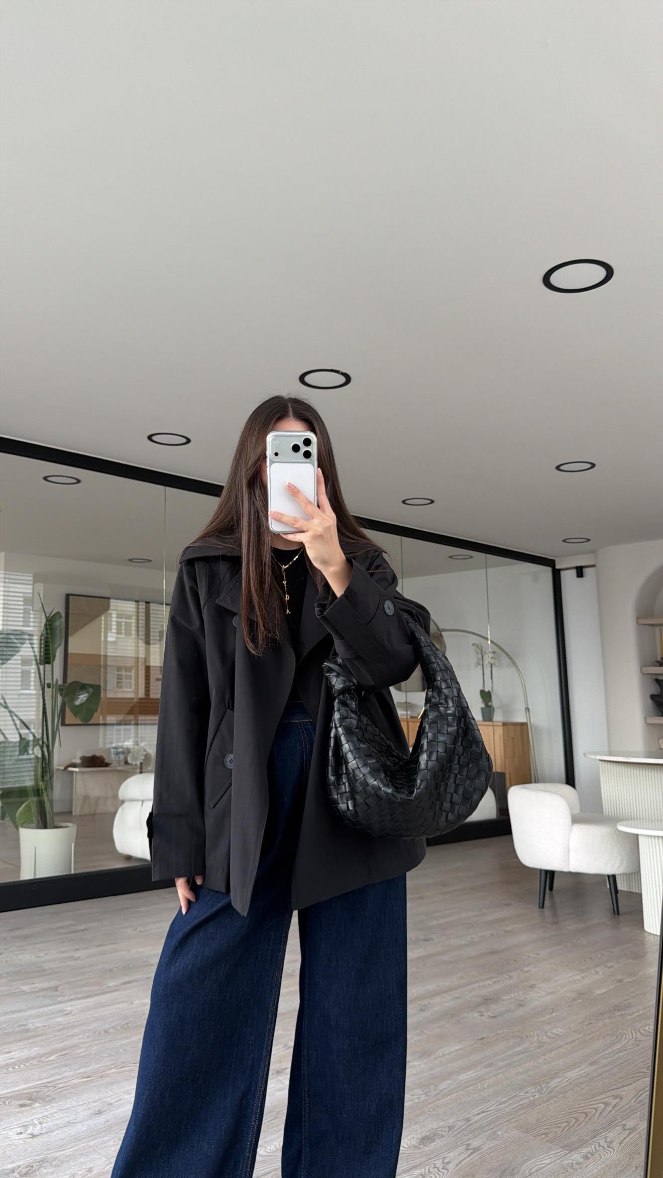 Siyah Arka Pile Detaylı Marka Model Trenç 