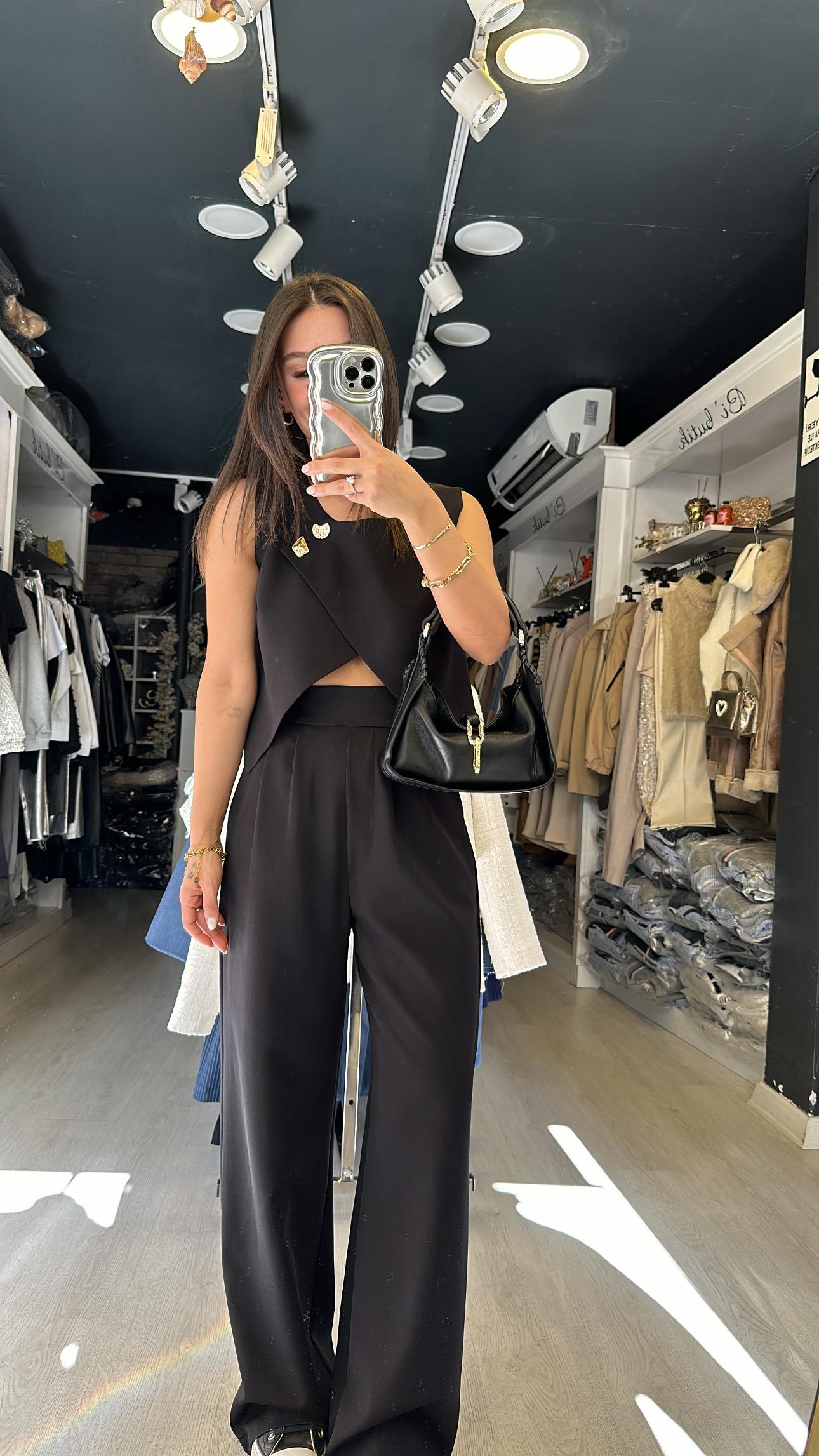 Siyah Asimetrik Kesim Gold Düğme Detaylı Pantolon Takım