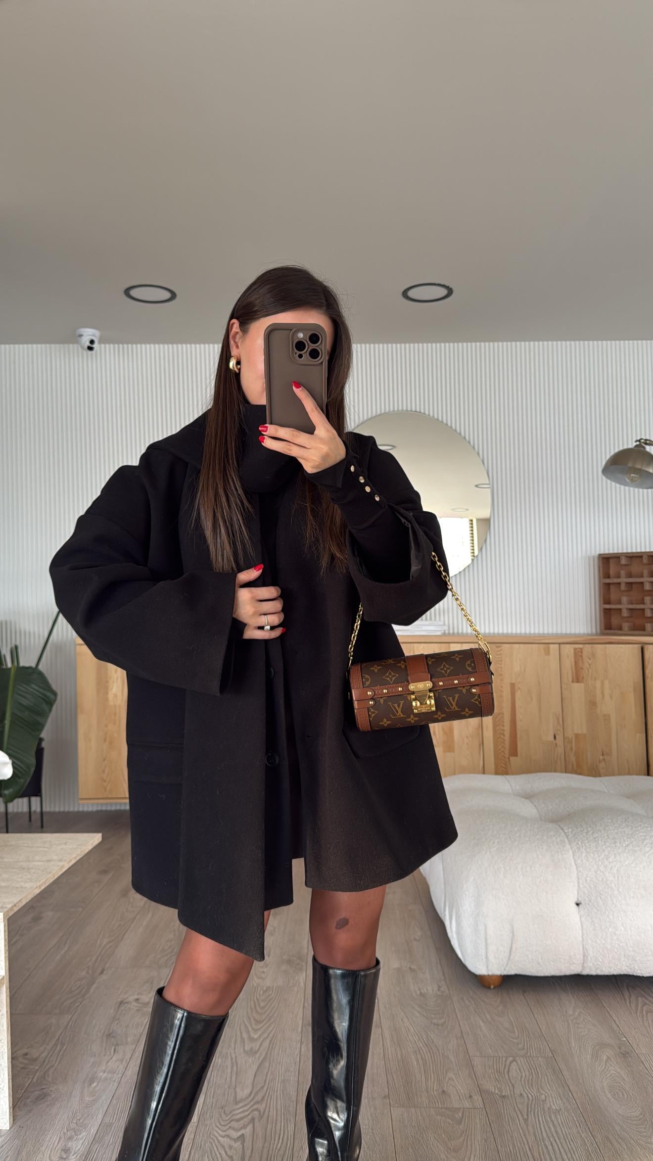 Siyah Atkılı Kaşe Oversize Ceket 