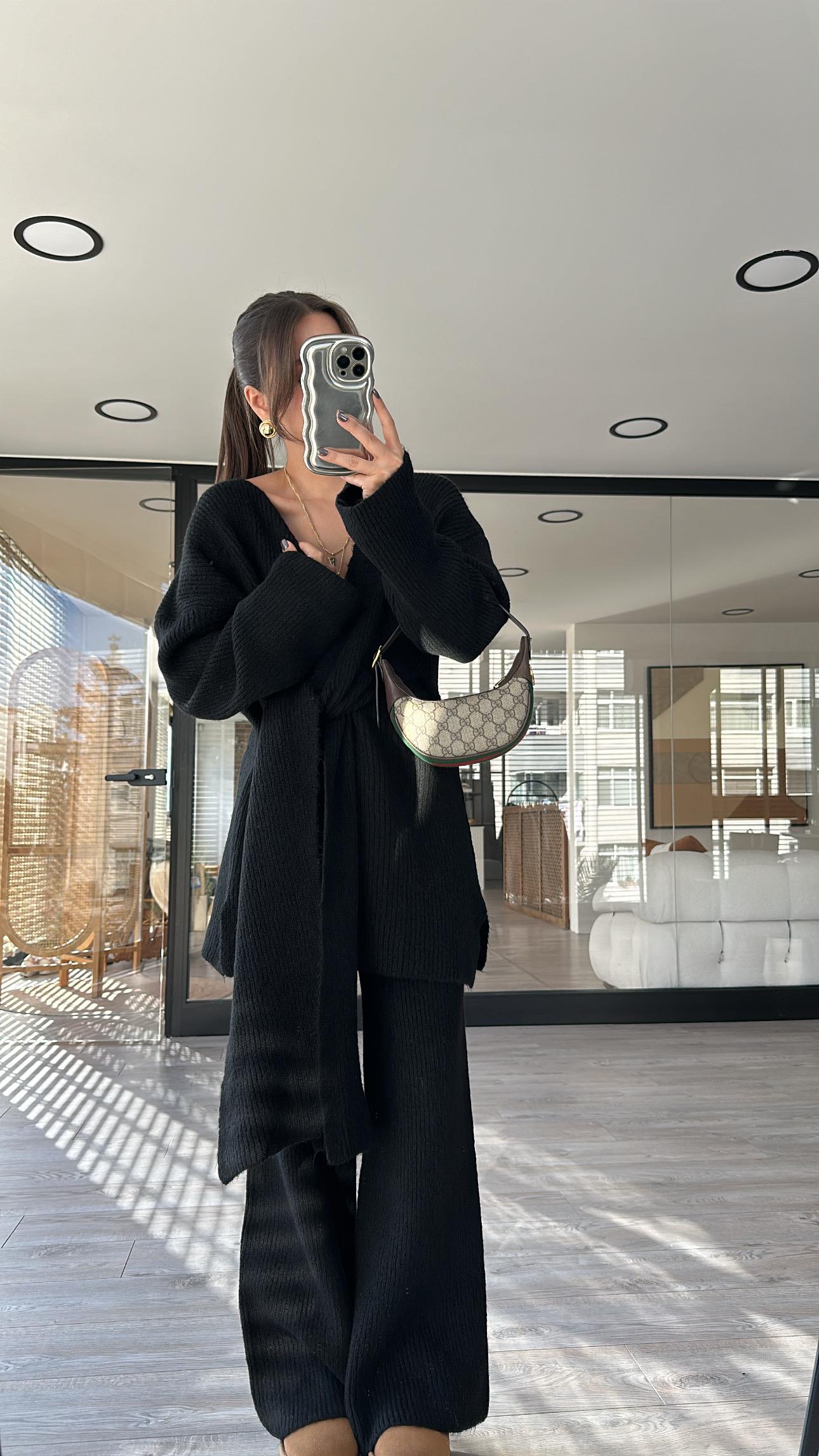 Siyah Bağlama Detaylı Triko Takım 