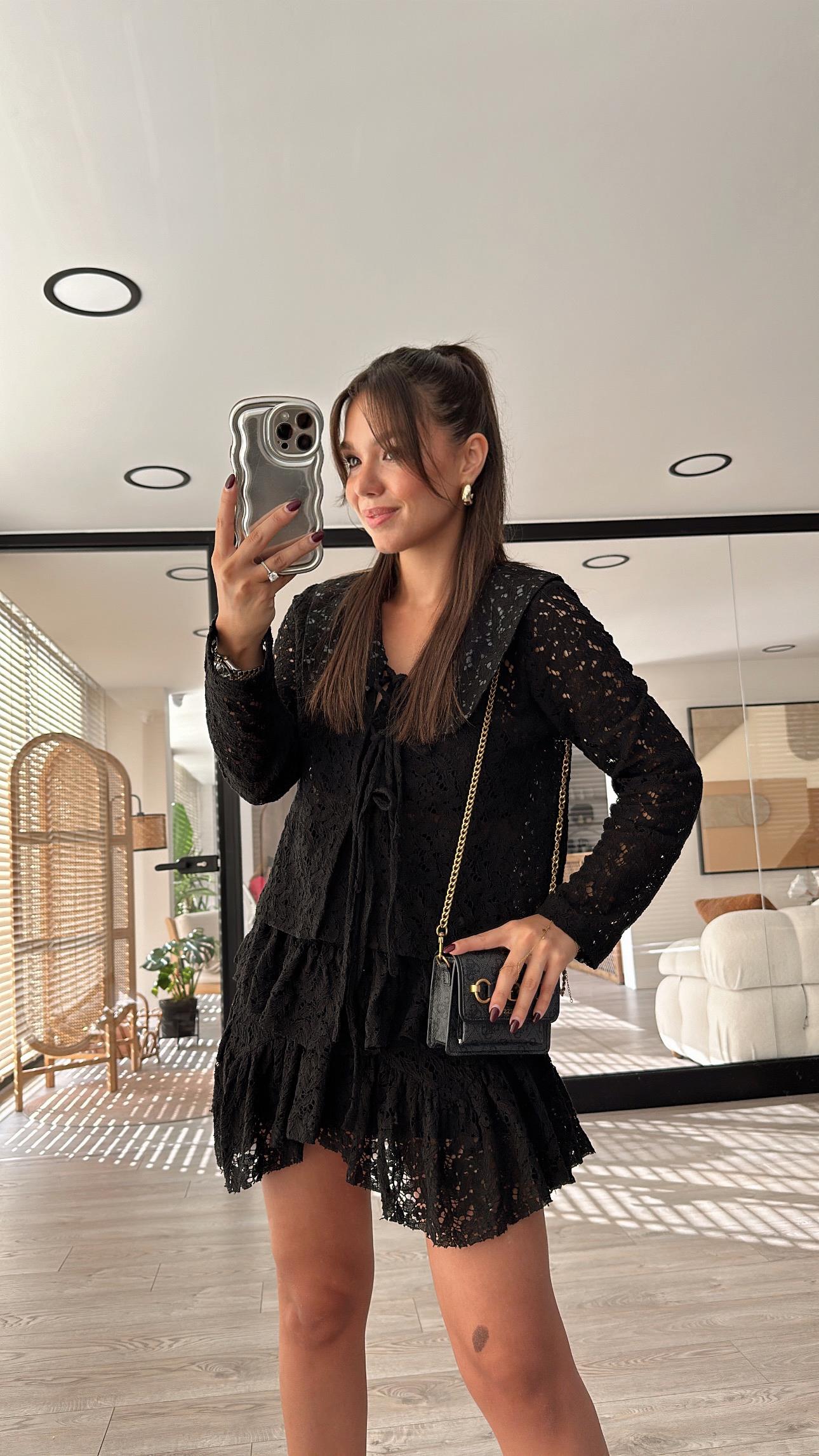 Siyah Bağlamalı Dantelli Bluz