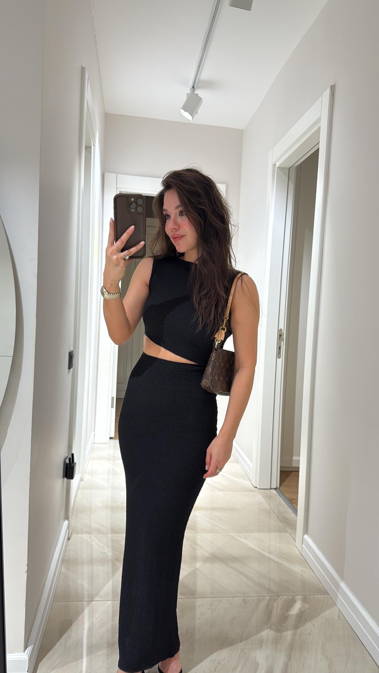 Siyah Bel Dekolteli Marka Model Elbise
