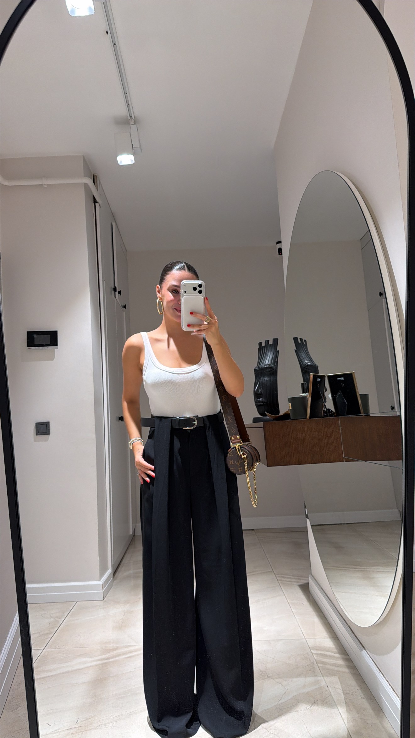 Siyah Bel Kemer Detaylı Pileli Palazzo Pantolon
