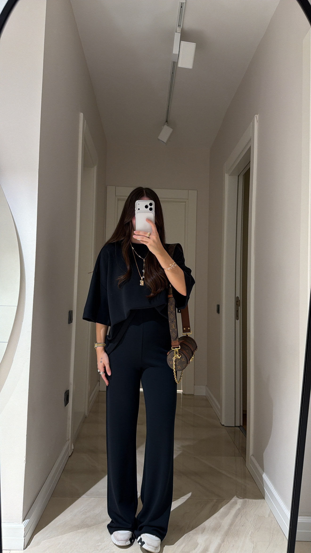 Siyah Bel Lastikli Marka Model Modal Pantolon