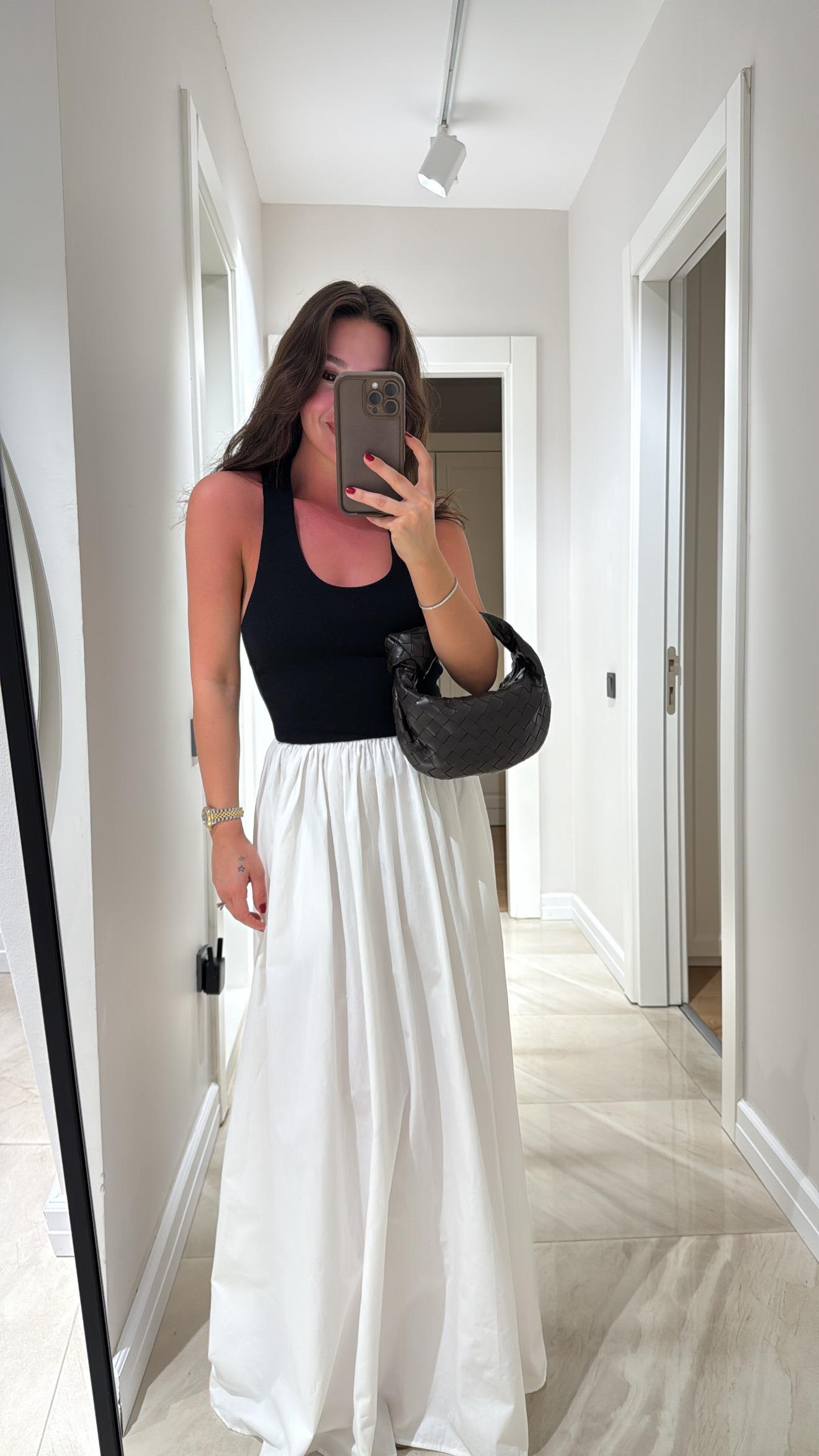 Siyah Beyaz Bel Lastikli Askılı Elbise