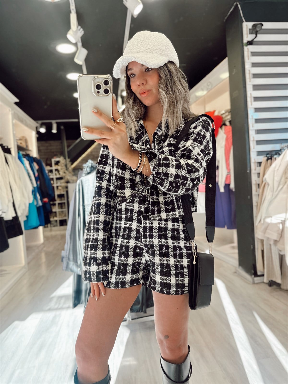 Siyah Beyaz Ekoseli Şortlu Takım 