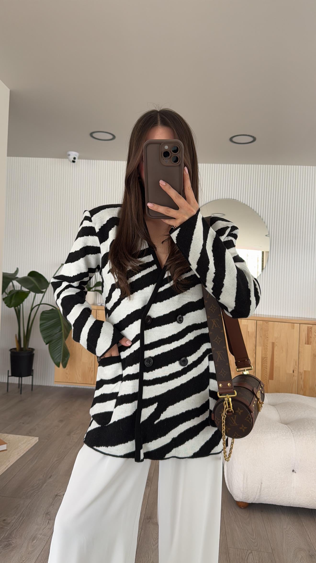 Siyah Beyaz Vatkalı Zebra Desen Hırka 