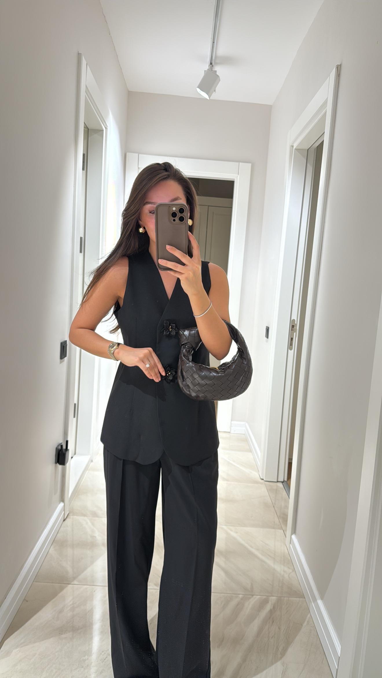 Siyah Çiçek Düğmeli Yelek Takım 