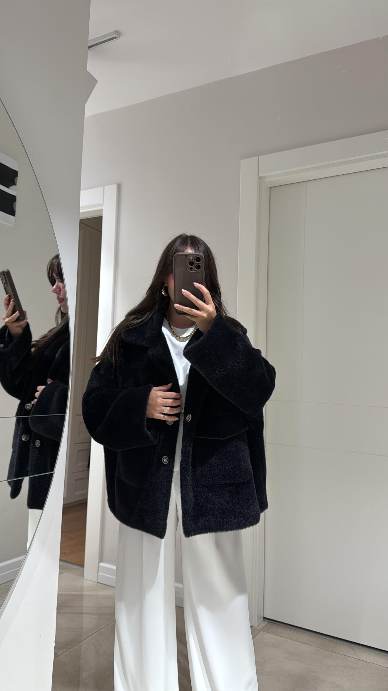 Siyah Çift Cepli Peluş Ceket 