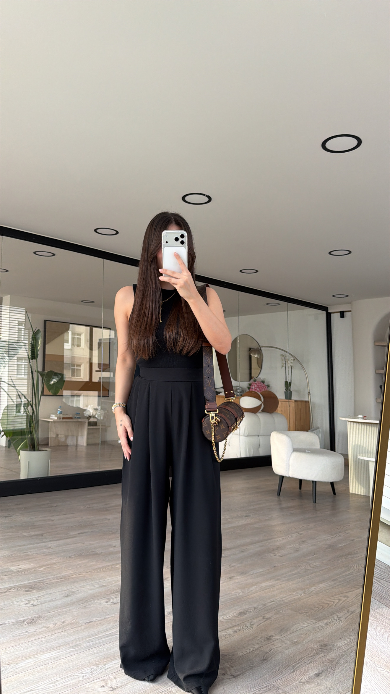 Siyah Çift Pileli Beli Lastikli Bol Paça Pantolon