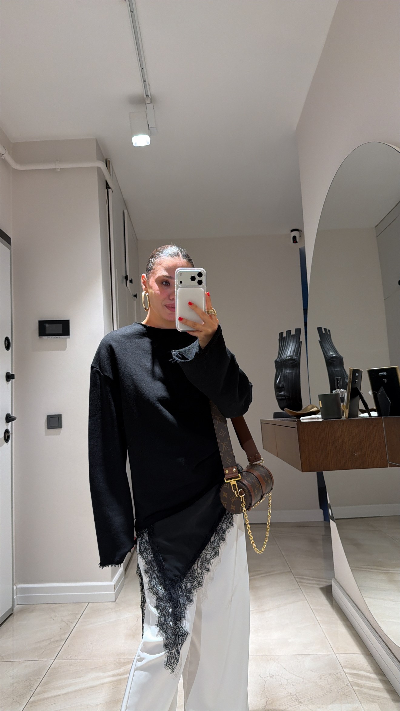 Siyah Dantel Detaylı Kesik Bluz