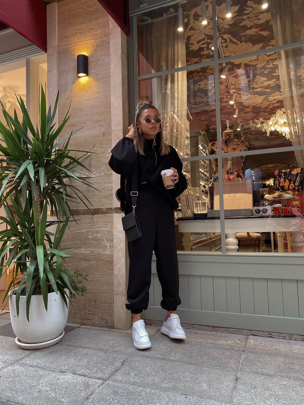 Siyah Dik Yaka Fermuarlı Sweat Takım