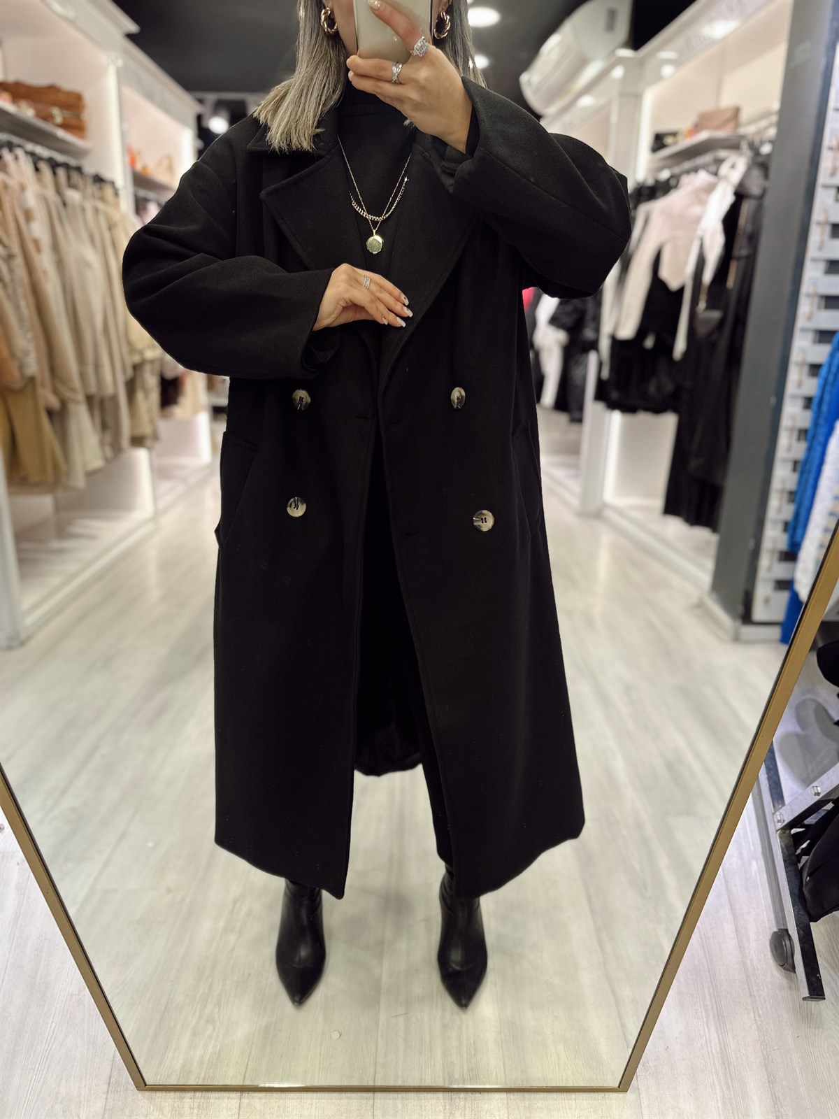 Siyah Duğmeli Cep Detaylı Uzun Kaşe Kaban 