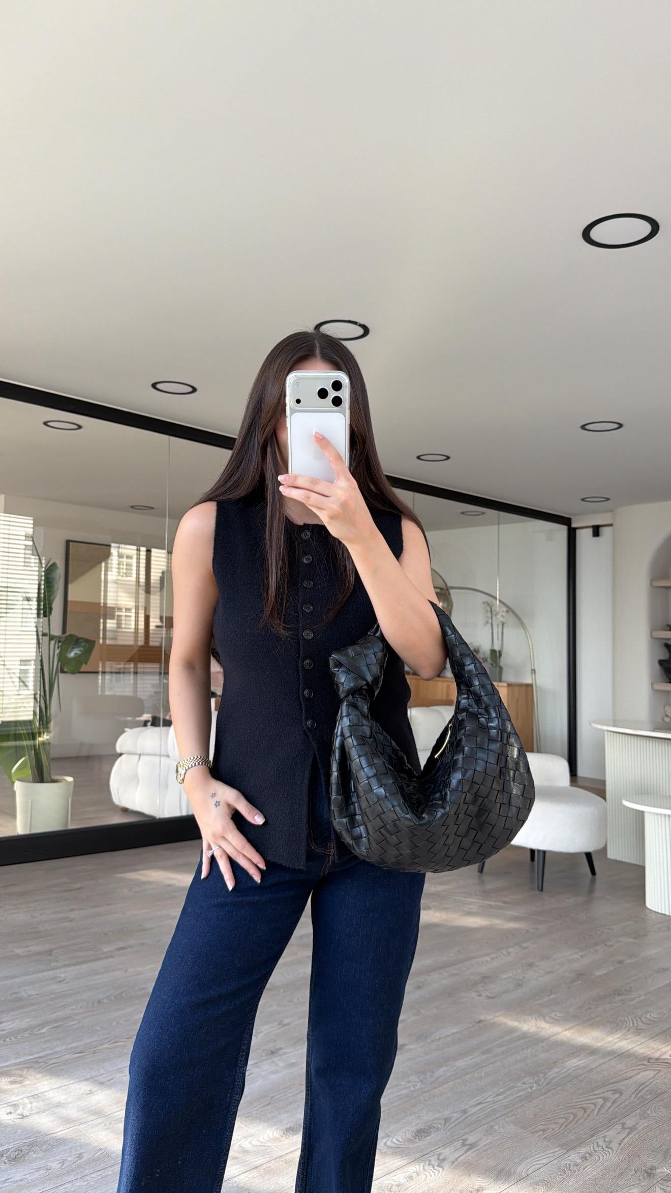 Siyah Düğmeli Yumoş Ravi Yelek 