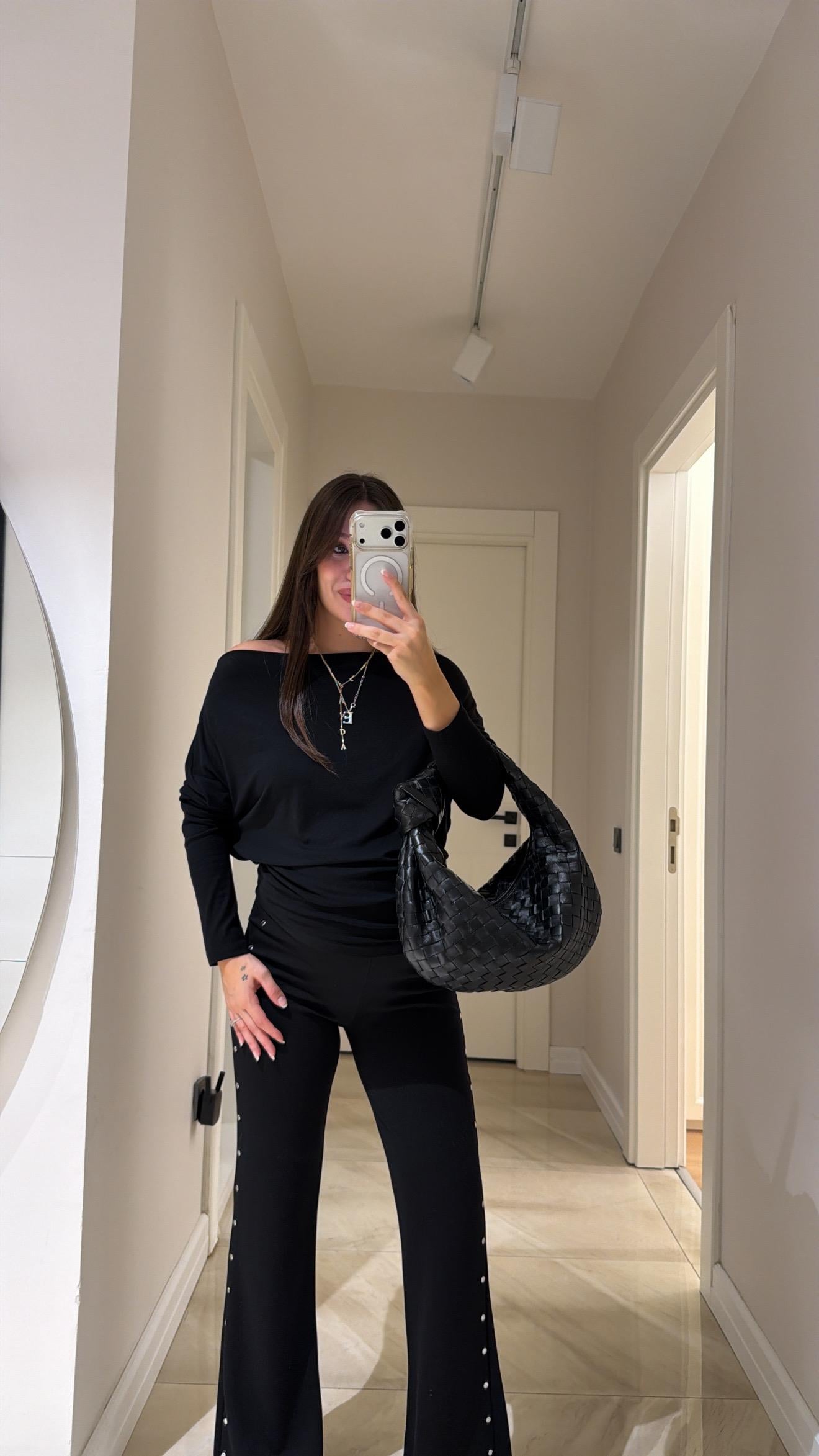 Siyah Düşük Omuz Basic Bluz 