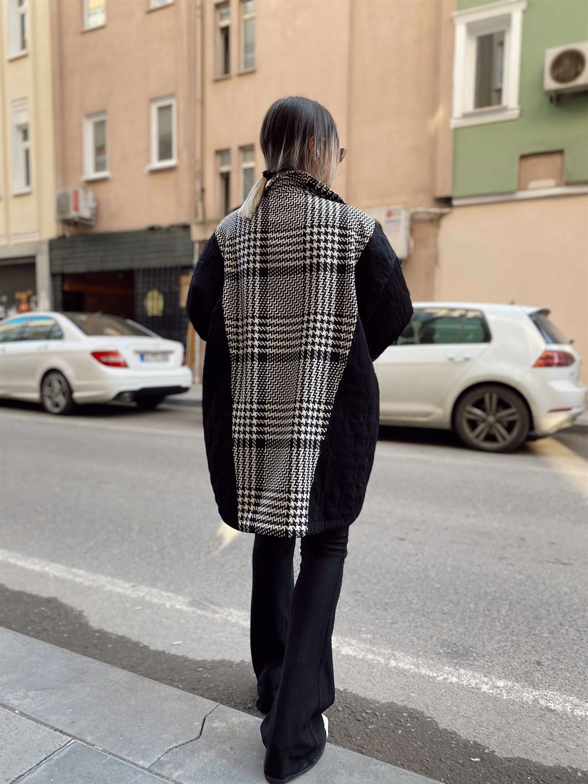 Siyah Ekose Desenli Kapitone Ceket