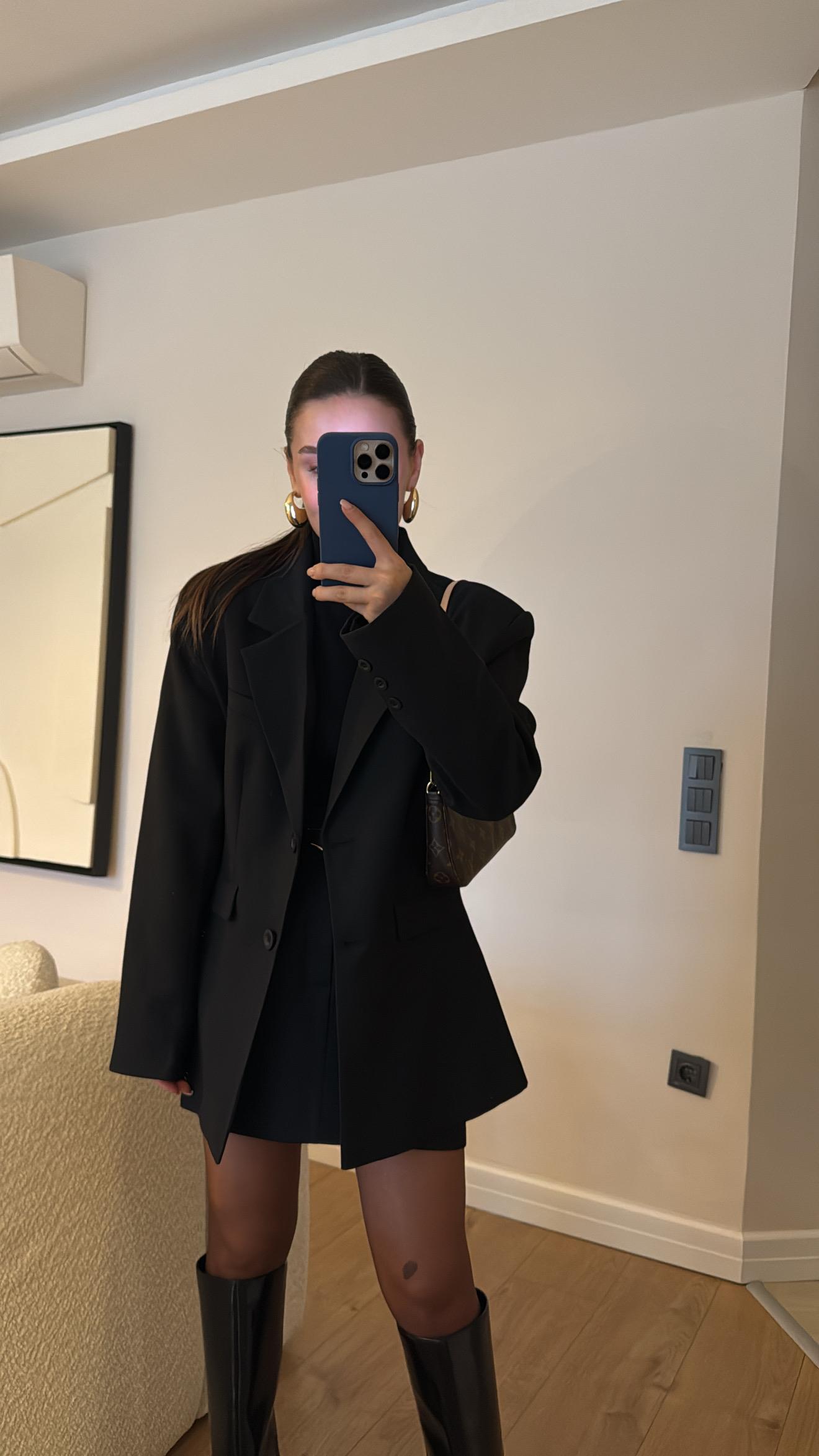 Siyah Etekli Kemerli Blazer Takım