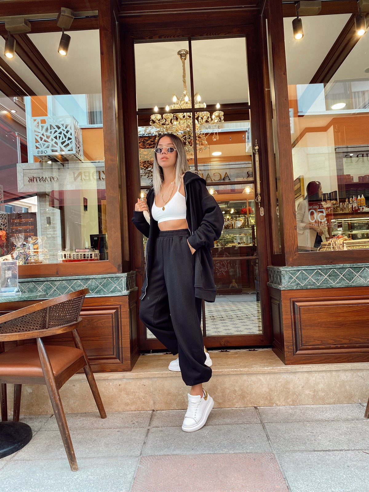 Siyah Fermuarlı Kapşonlu Takım