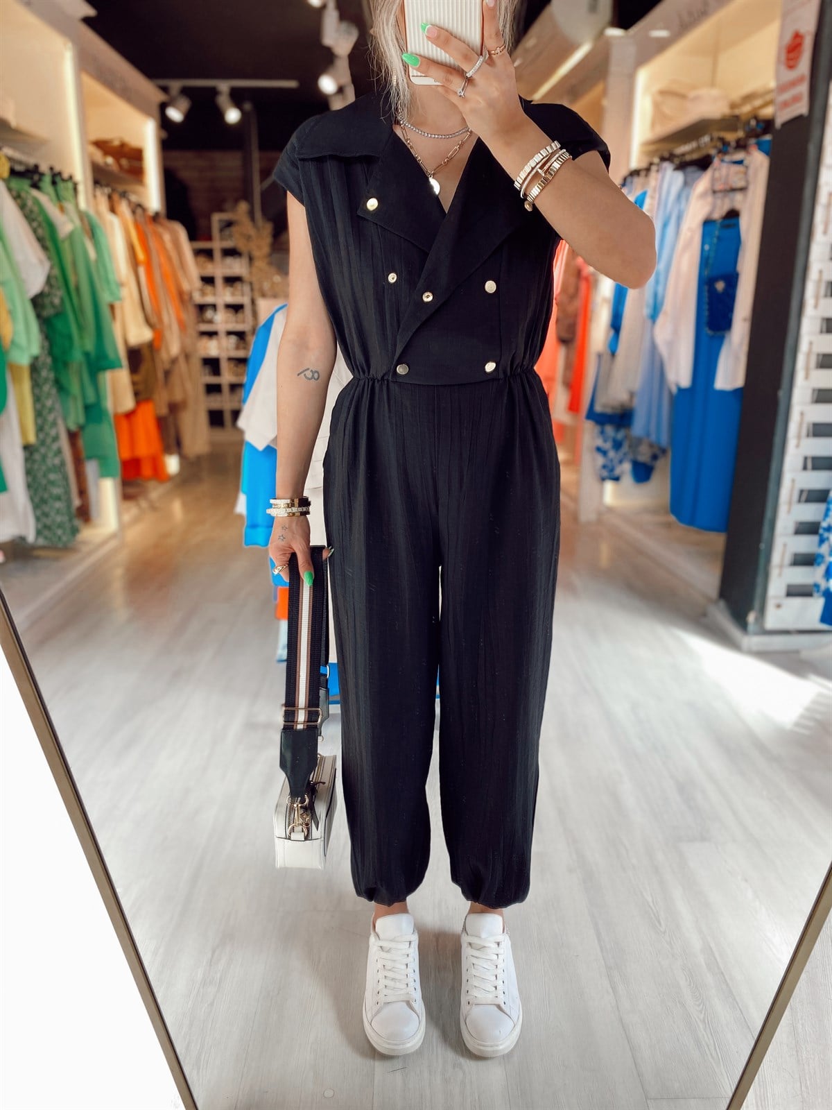 Siyah Gold Duğme Detaylı Tulum