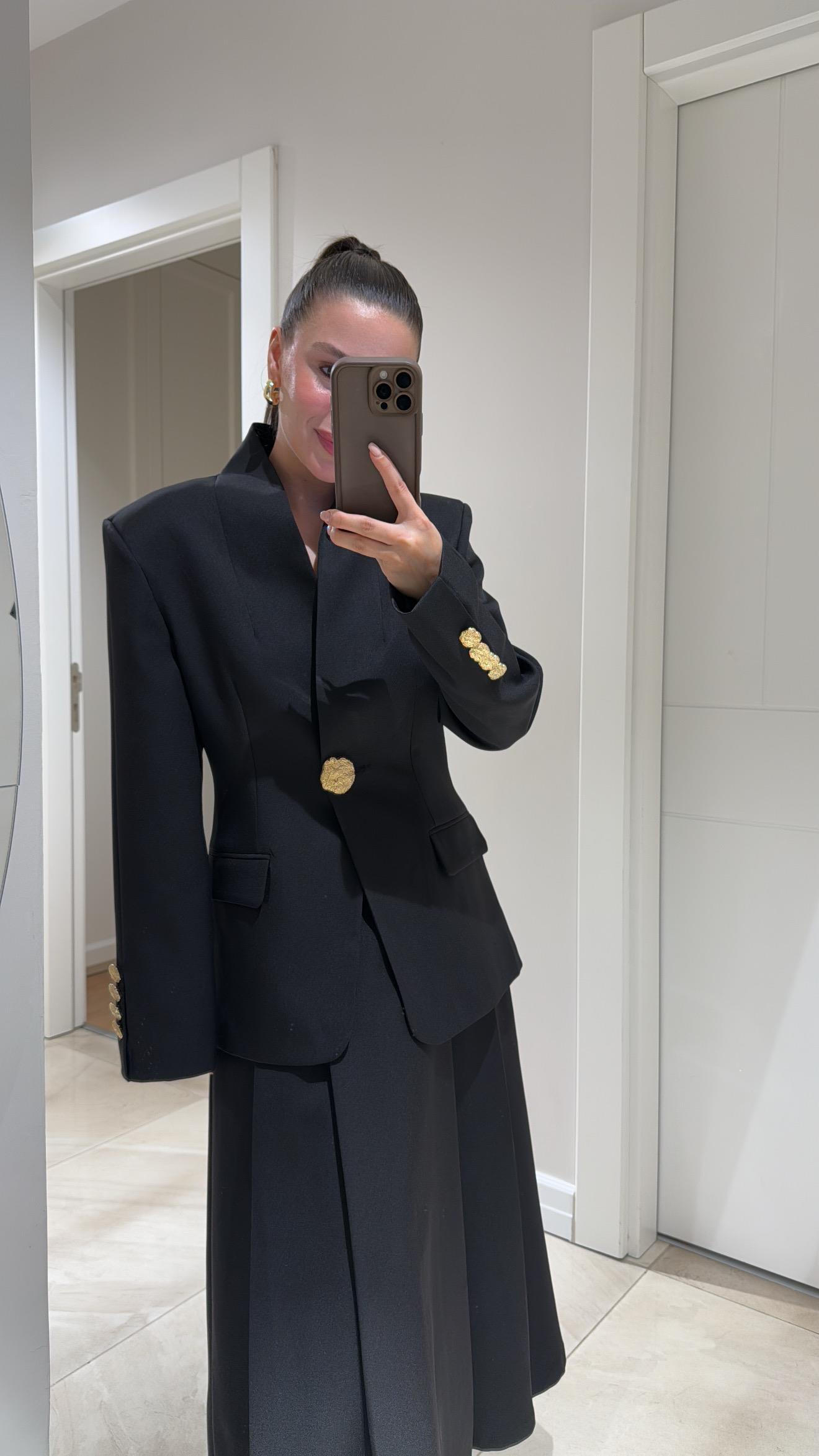 Siyah Gold Düğmeli Hakim Yaka Blazer Ceket 