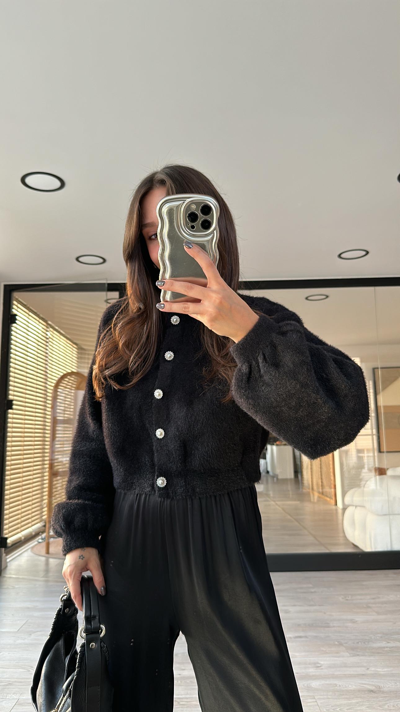 Siyah İnci Düğme Detaylı Balon Kol Yumoş Hırka 