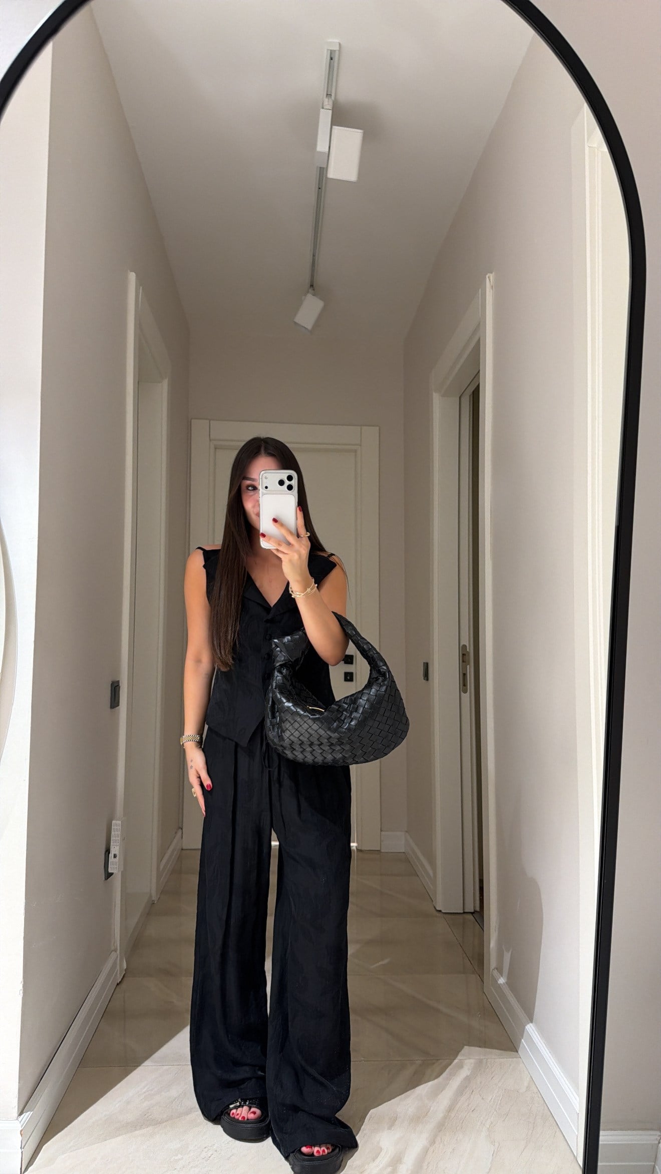 Siyah İp Askılı Yaka Detaylı Yelek Pantolon Takım 