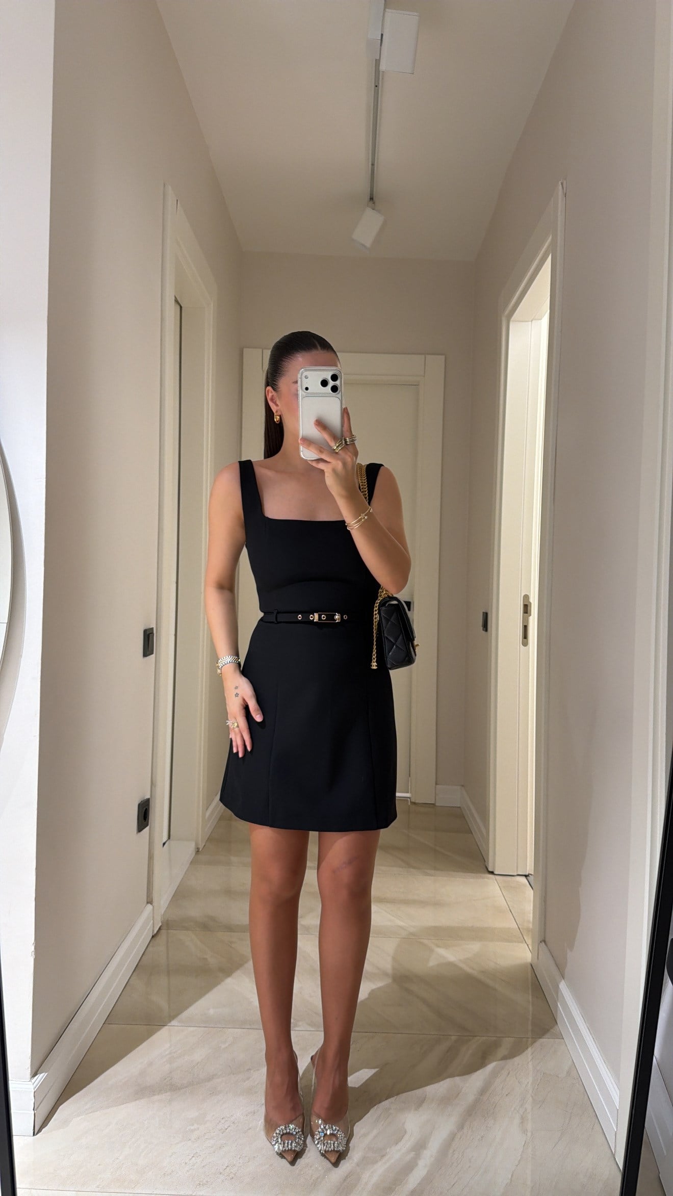 Siyah Kare Yaka Kemer Detaylı Mini Elbise