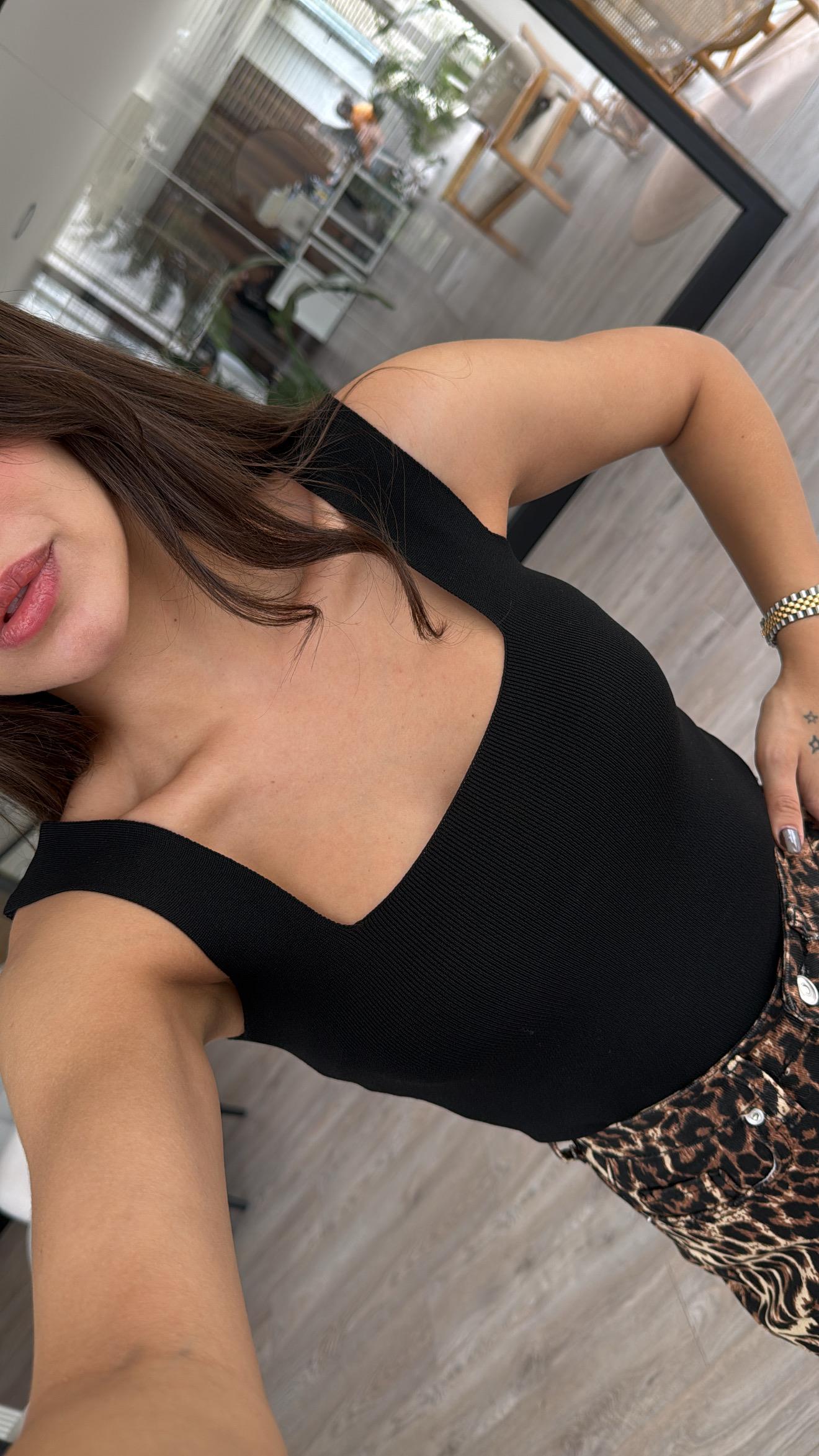 Siyah Kare Yaka Triko Atlet