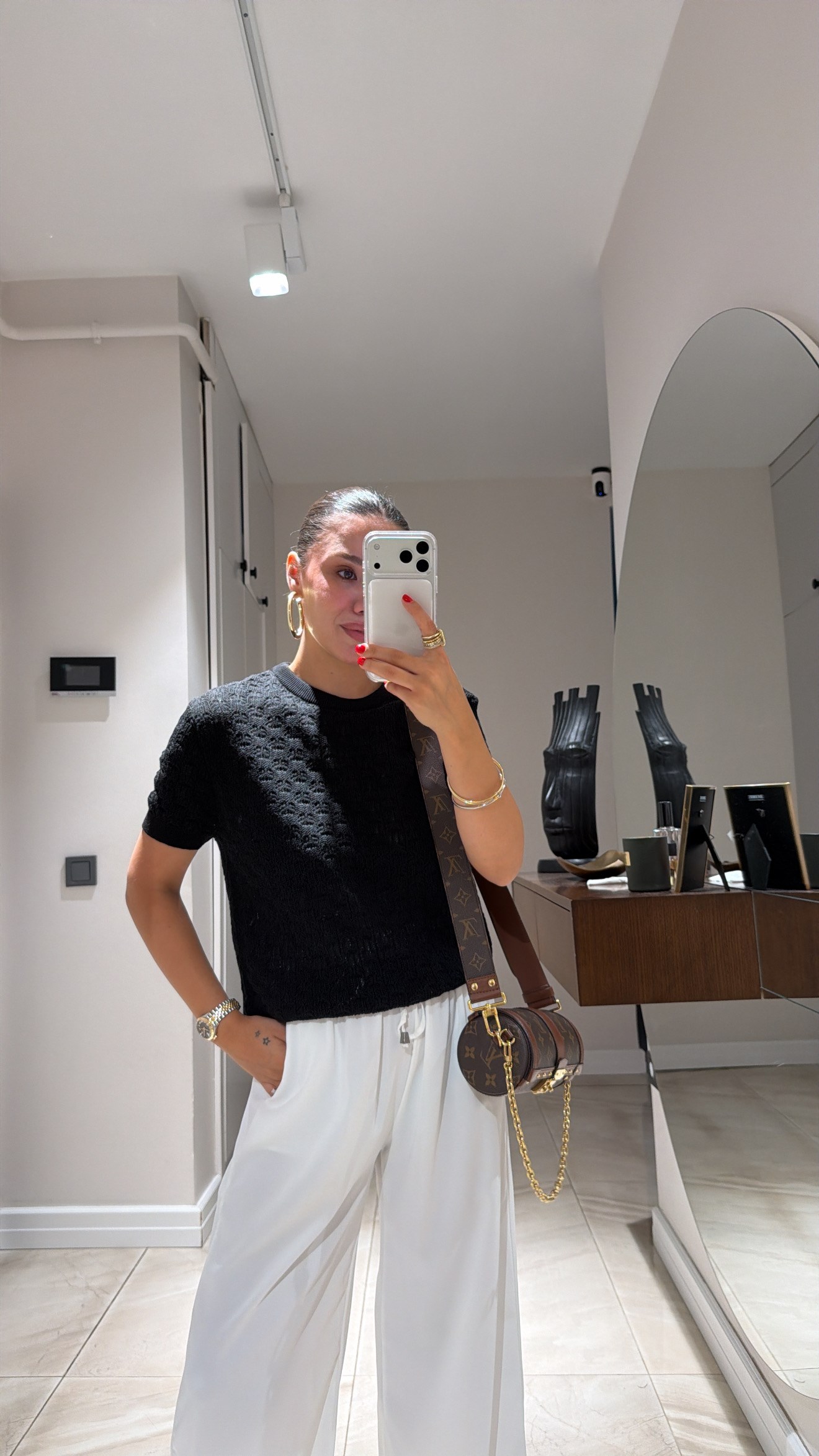 Siyah Kendinden Desenli Ajurlu Kısa Kol Bluz