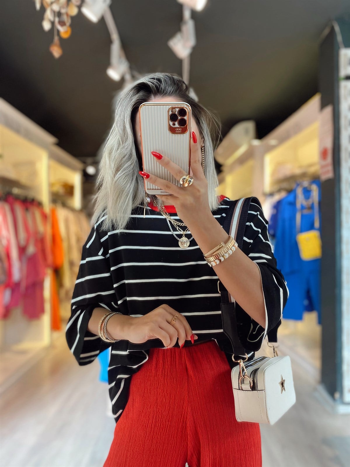 Siyah Kırmızı Yaka Çizgili Tshirt 