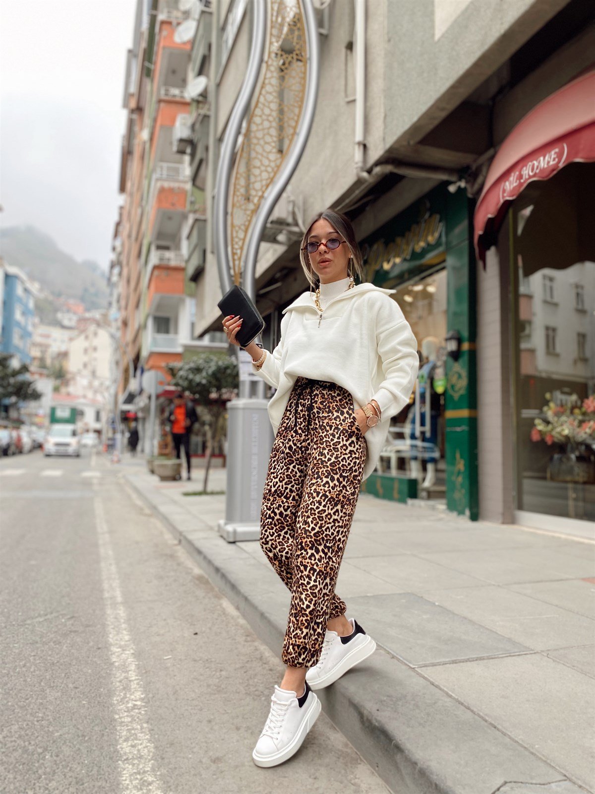 Siyah Leopar Desen Saten Pantolon