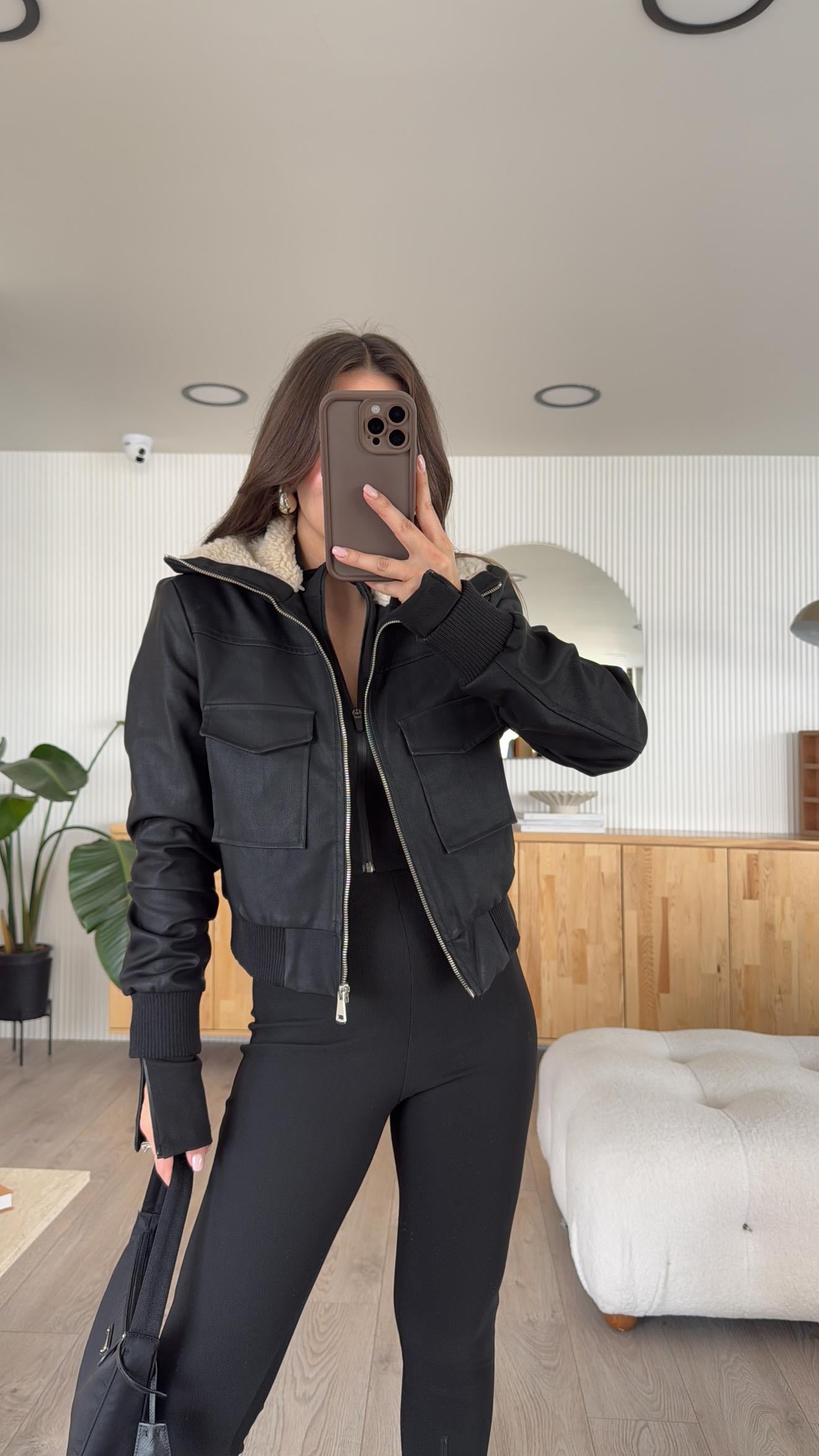 Siyah Marka Model Yaka Kürklü Deri Ceket