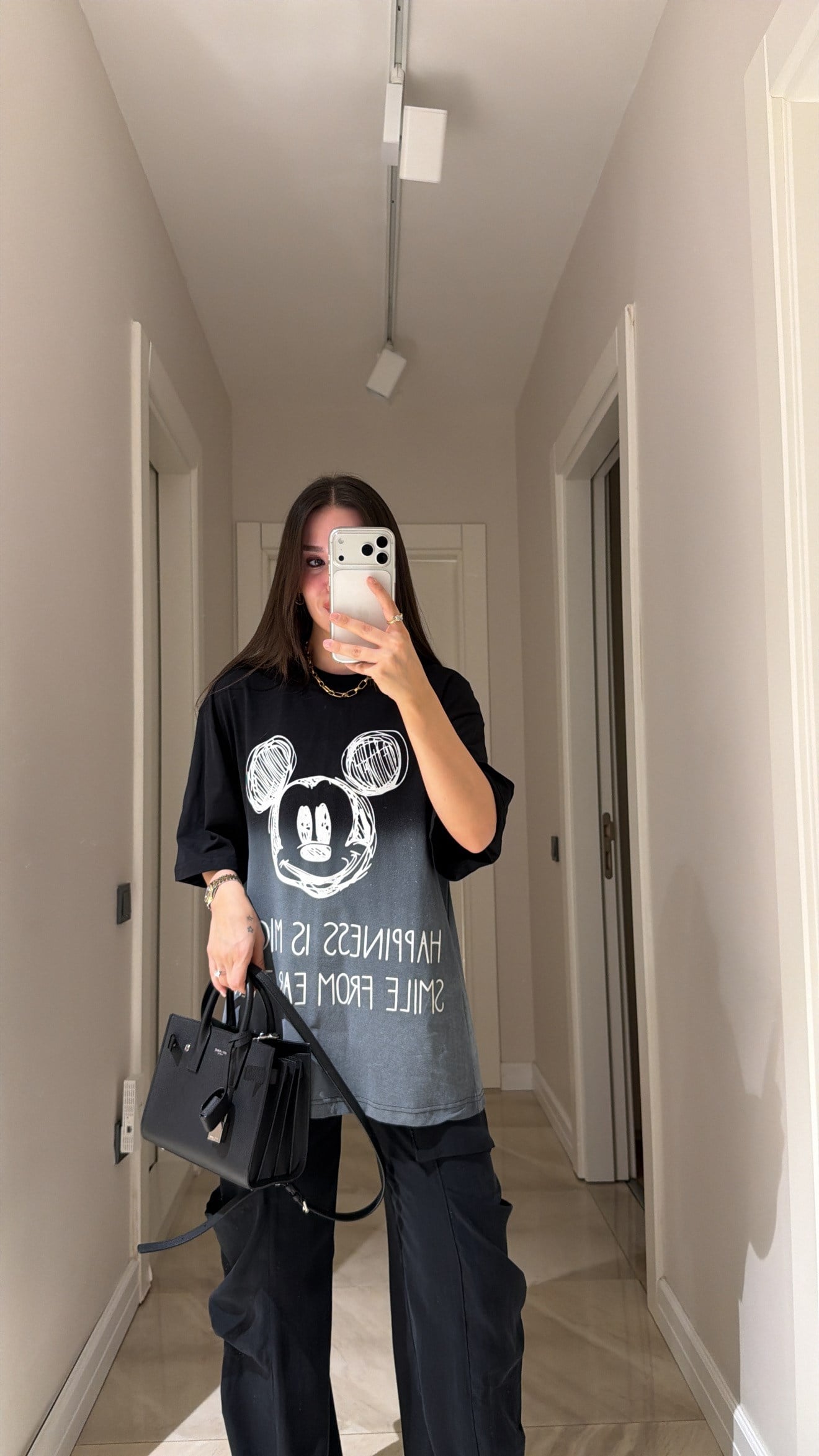 Siyah Mickey Mouse Baskılı Garnili Tişört