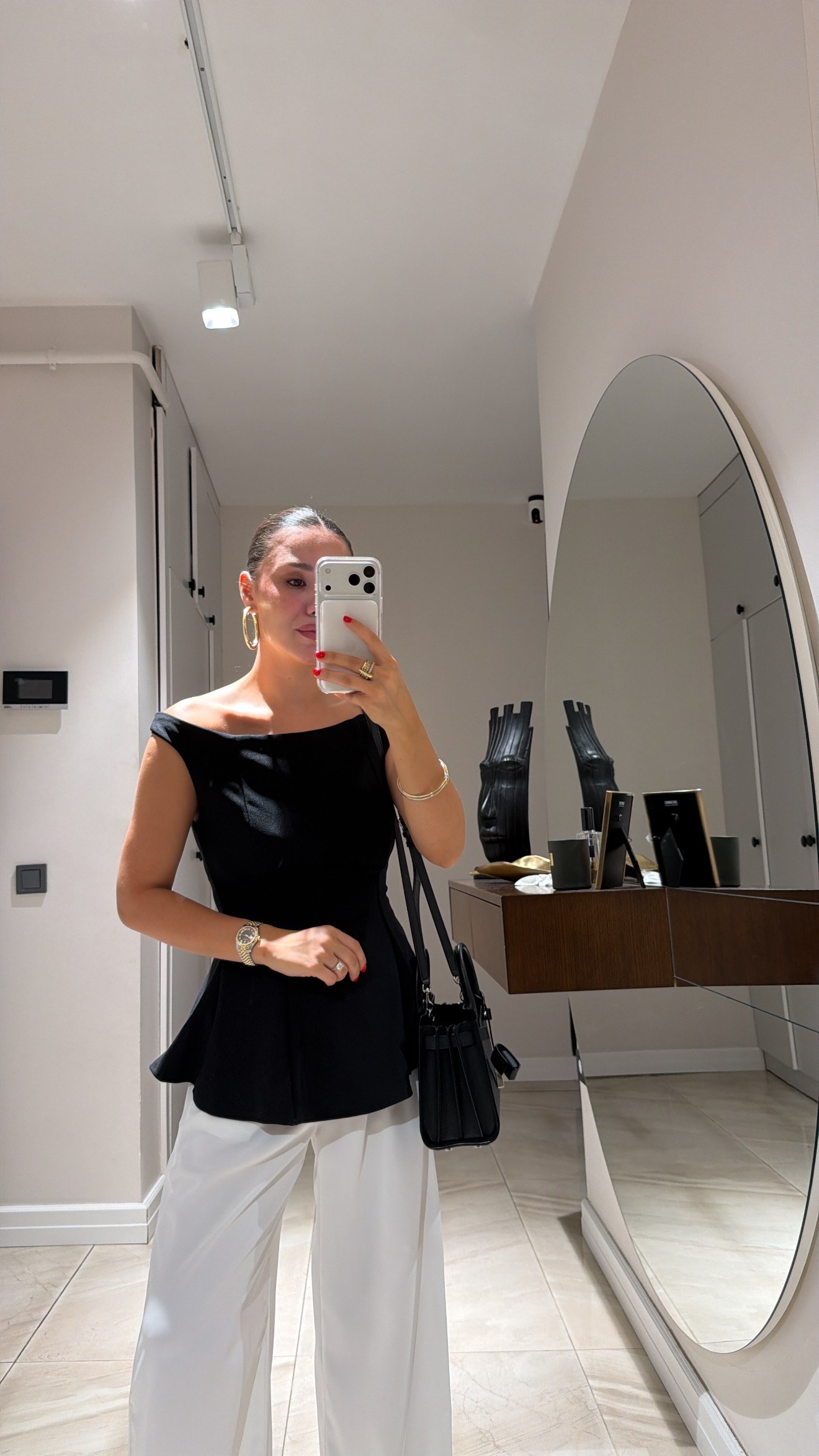 Siyah Omuz Detaylı Volanlı Marka Model Bluz