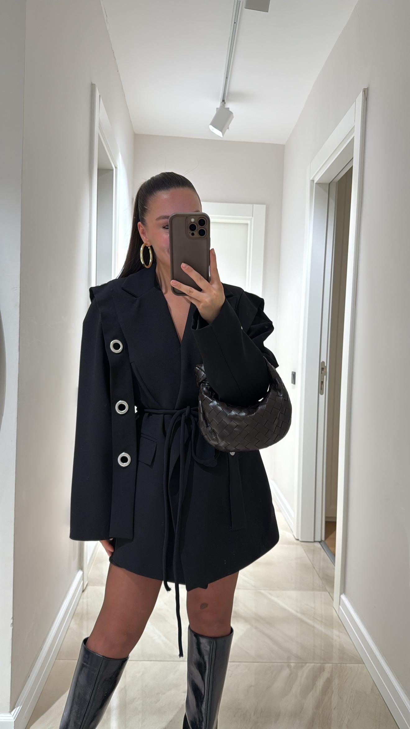 Siyah Omuz Kuş Gözü Detaylı Blazer Ceket