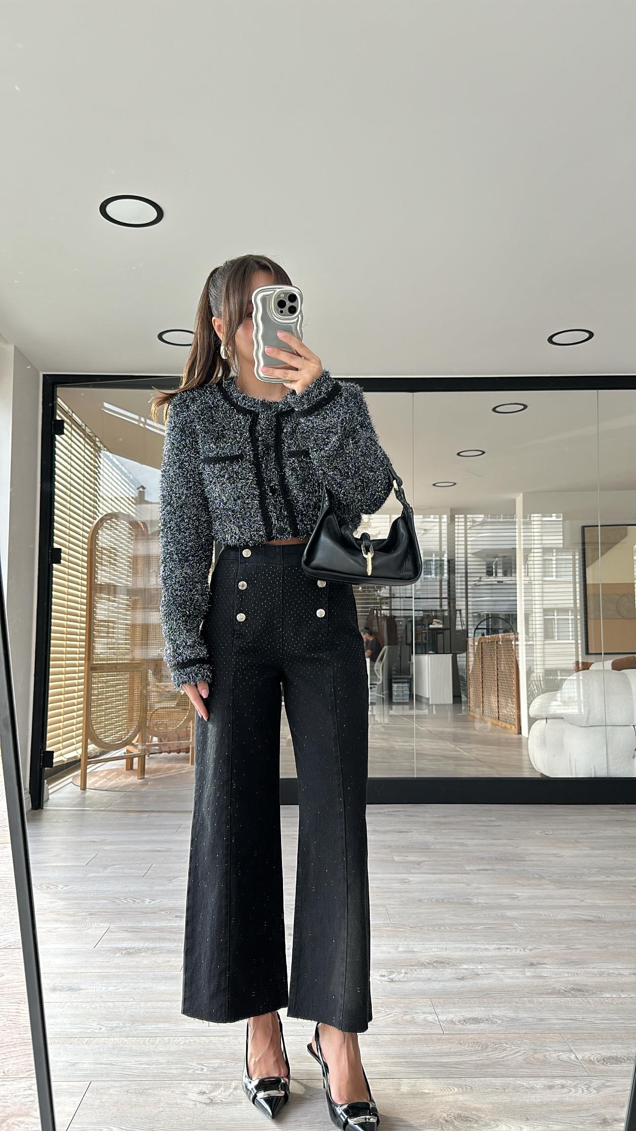 Siyah Ön Düğme Detaylı Taşlı Marka Model Jean 