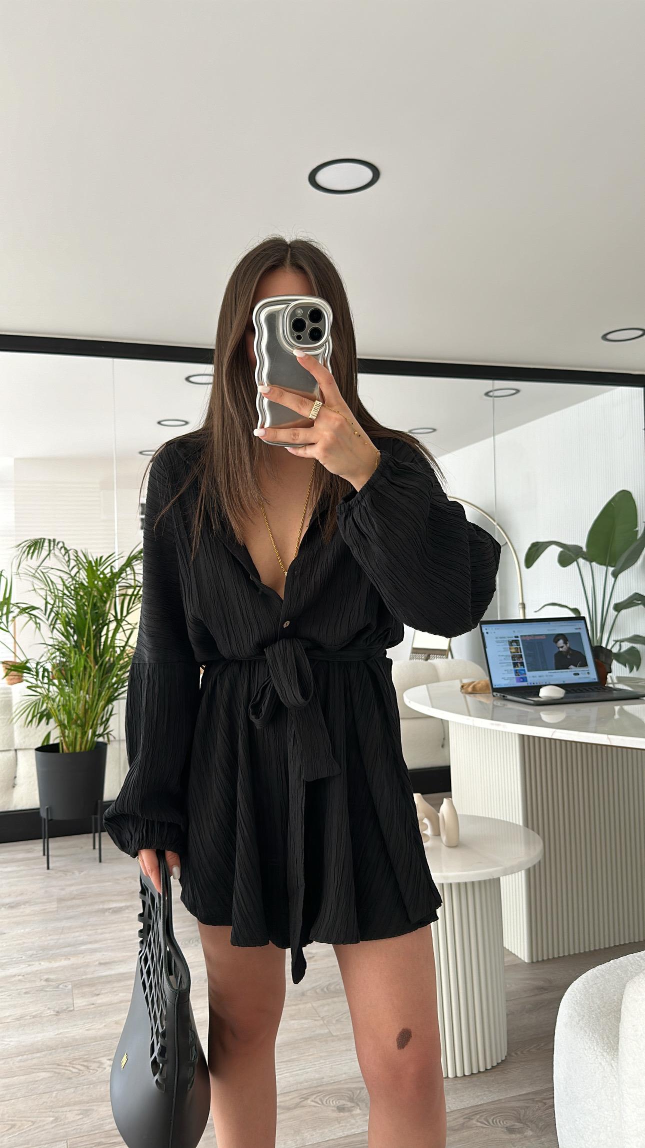 Siyah Ön Düğmeli Kuşaklı Şortlu Tulum 