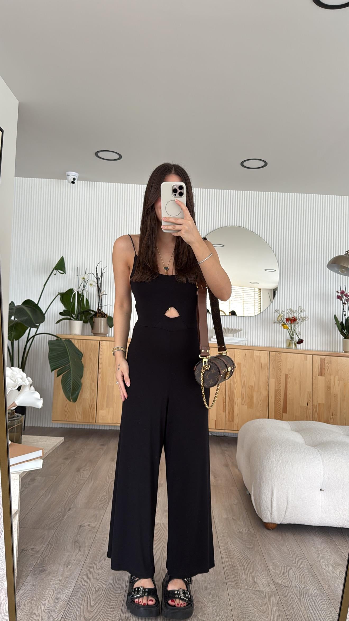 Siyah Ön Pencere Detaylı Marka Model Askılı Tulum 