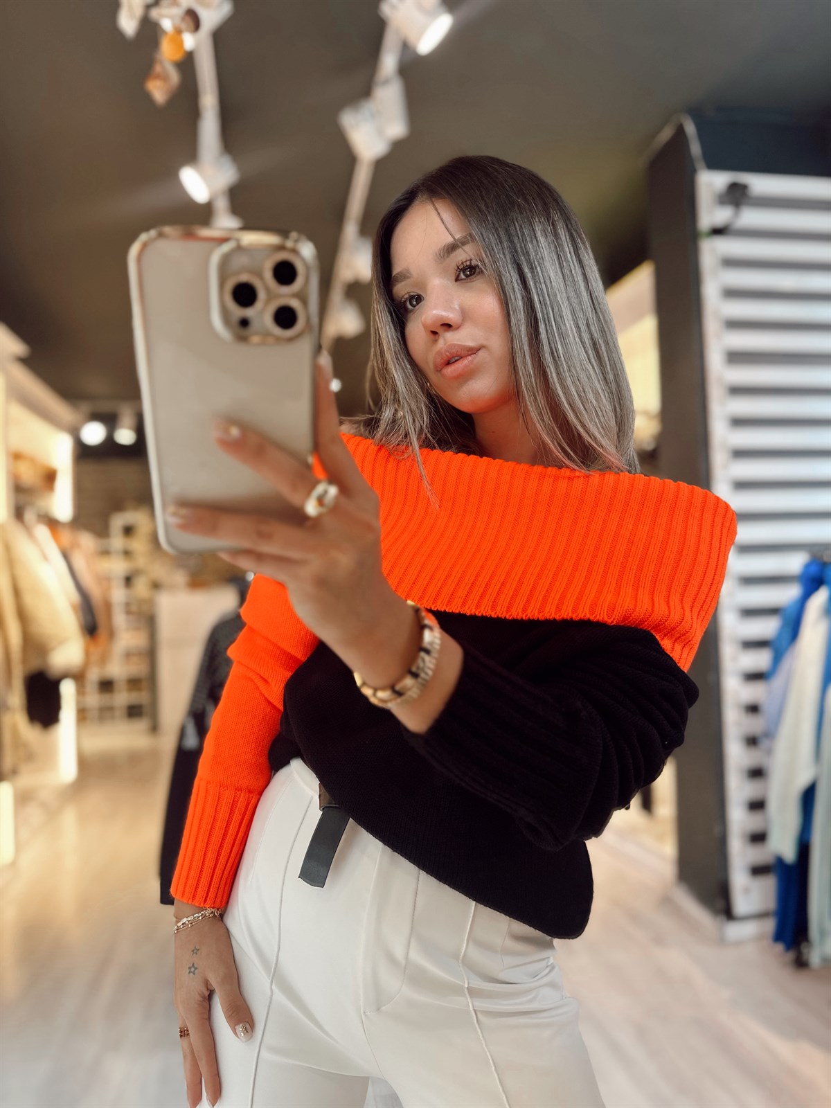 Siyah Orange Şal Yaka Omuz Dekolteli Kazak