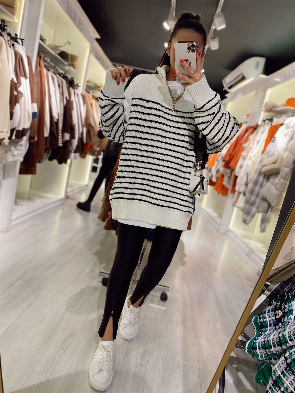 Siyah Paça Fermuarlı Parlak Tayt