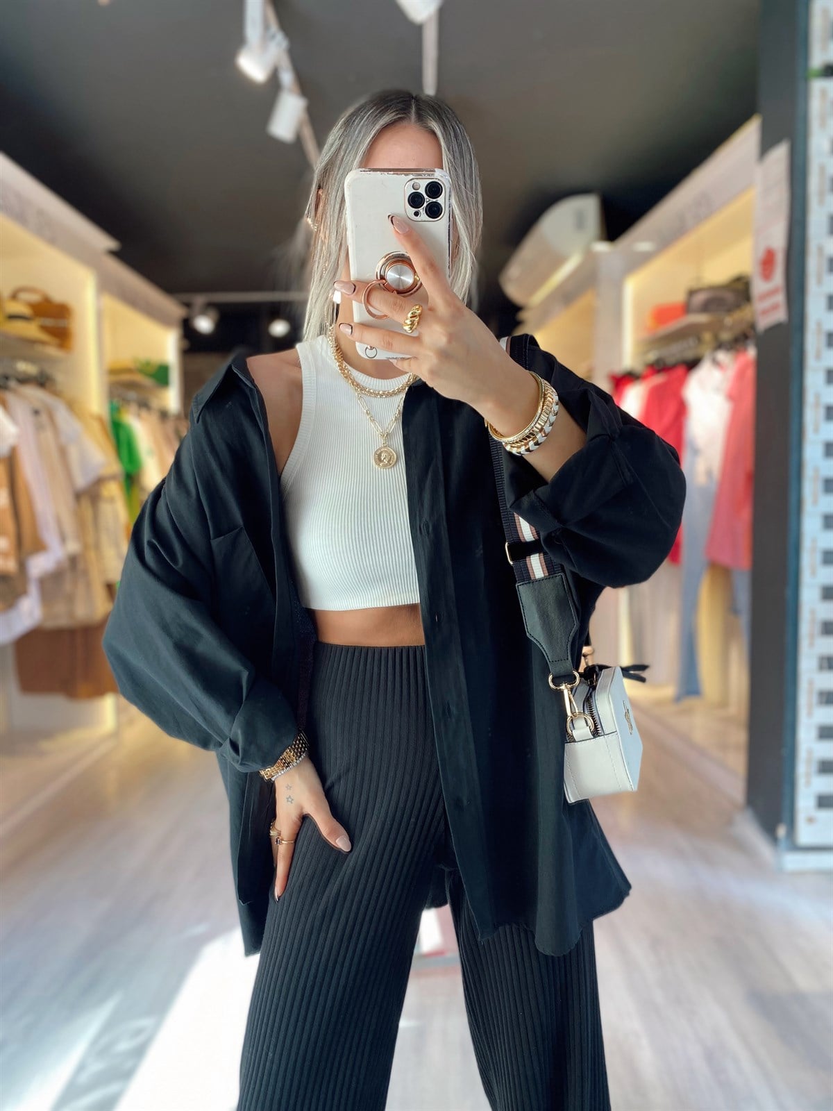 Siyah Poplin Kumaş Düşük Omuzlu Oversize Gömlek
