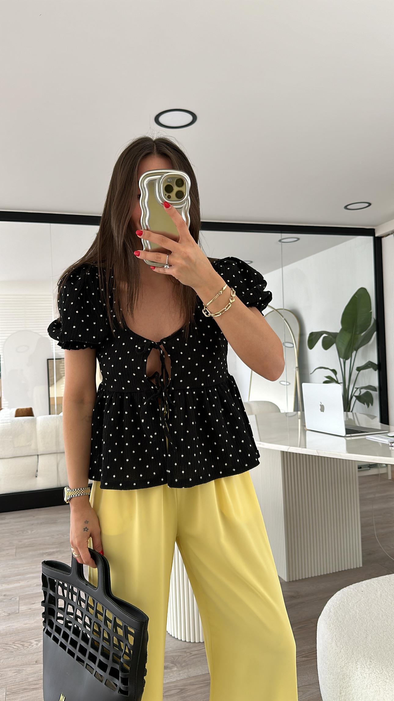 Siyah Puantiyeli Balon Kol Önden Bağlamalı Bluz