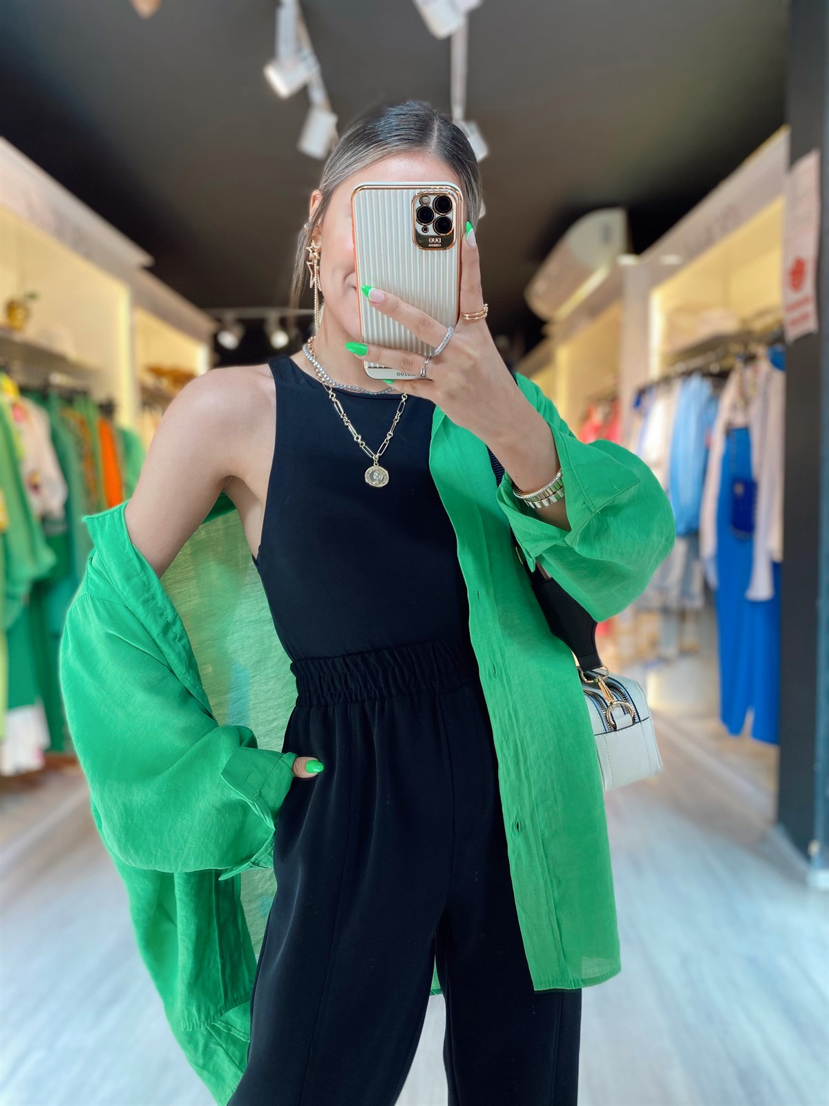 Siyah Rengi Sıfır Kol Body Bluz 