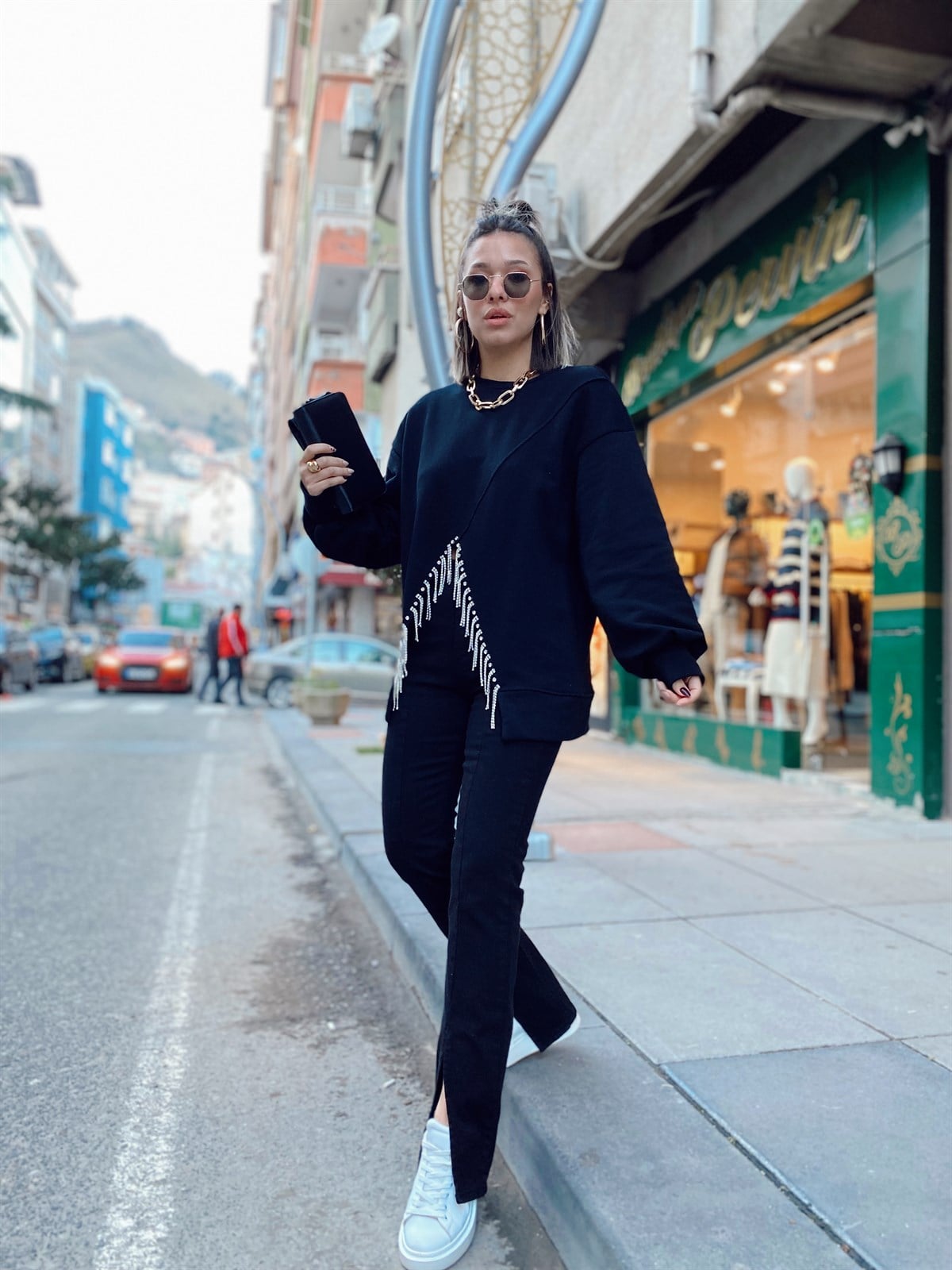 Siyah Renk Önü Yırtmaclı Jean