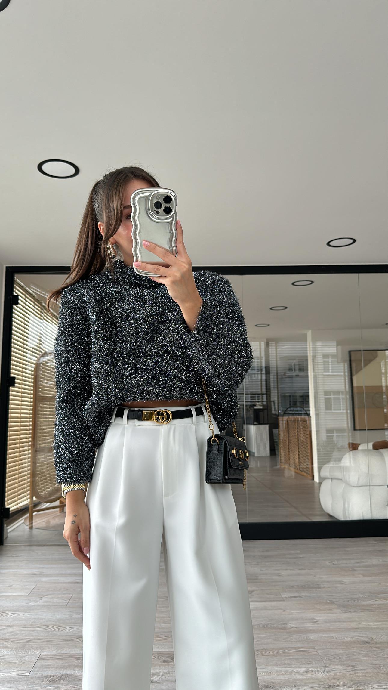 Siyah Simli Polo Yaka Gül Düğmeli Yumuşak Dokulu Dilvin Hırka 