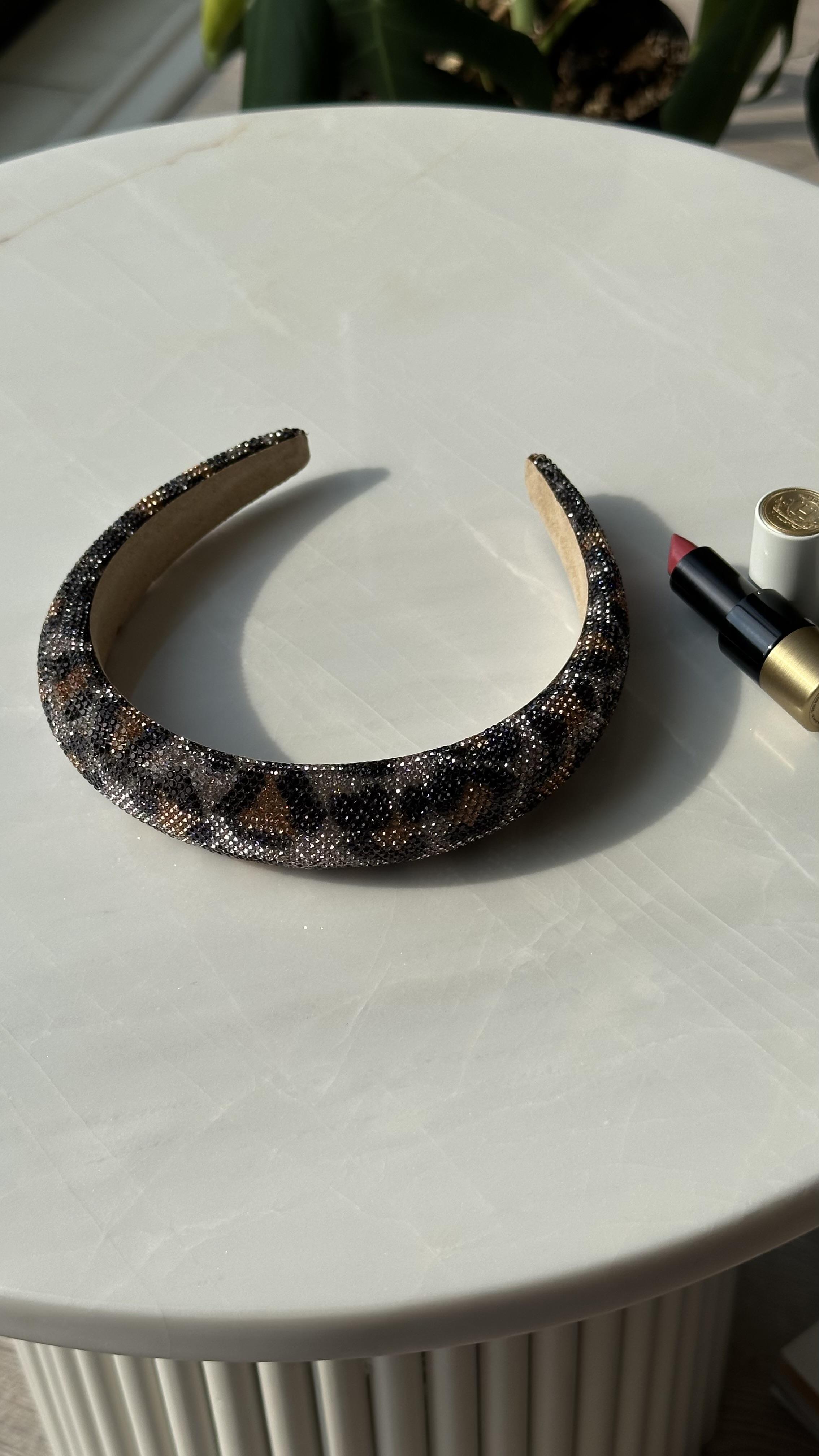 Siyah Taşlı Leopar Desenli Taç