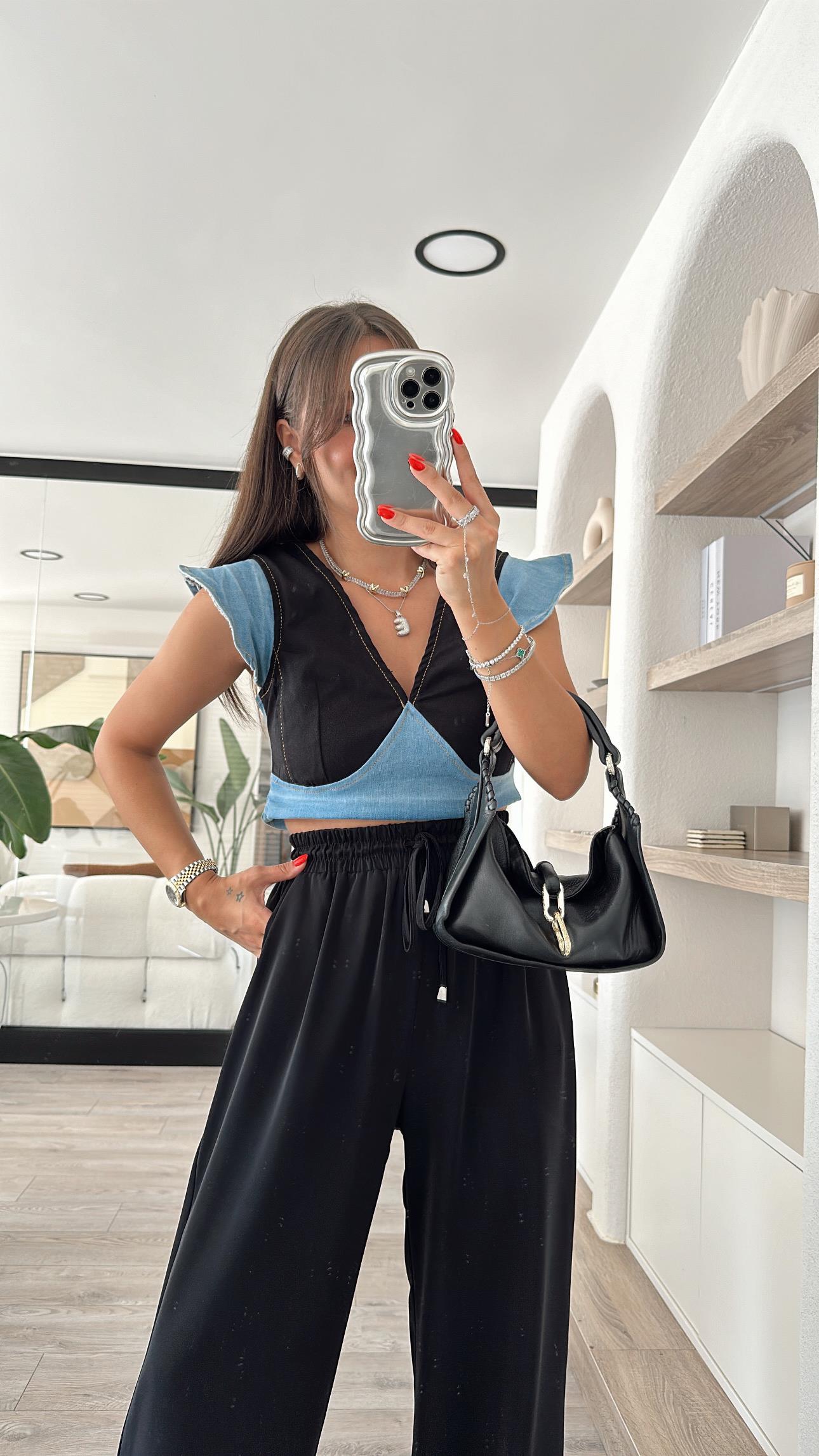 Siyah V Yaka Kol Detaylı Jean Bluz 