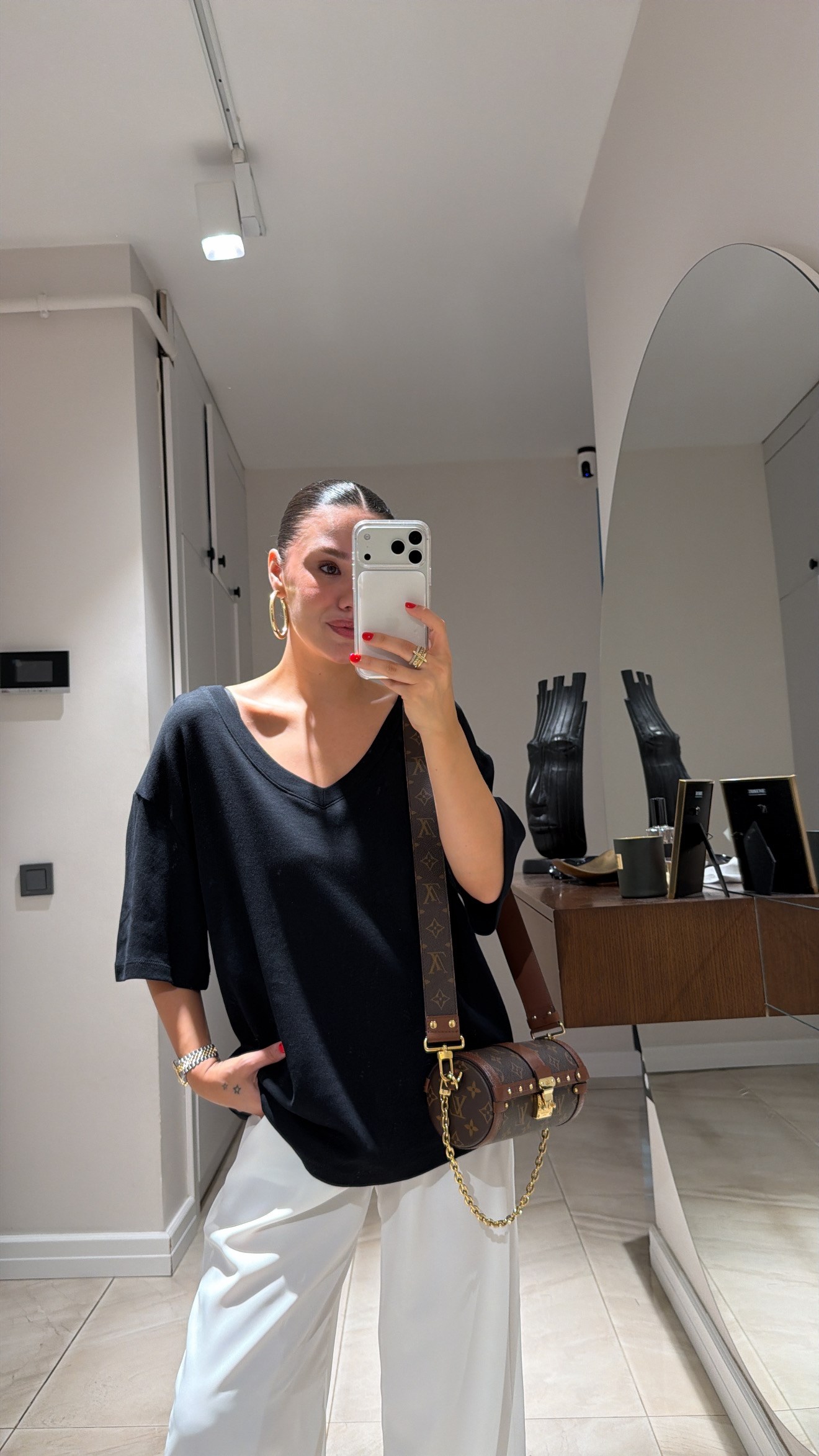Siyah V Yaka Marka Model Basic Tişört