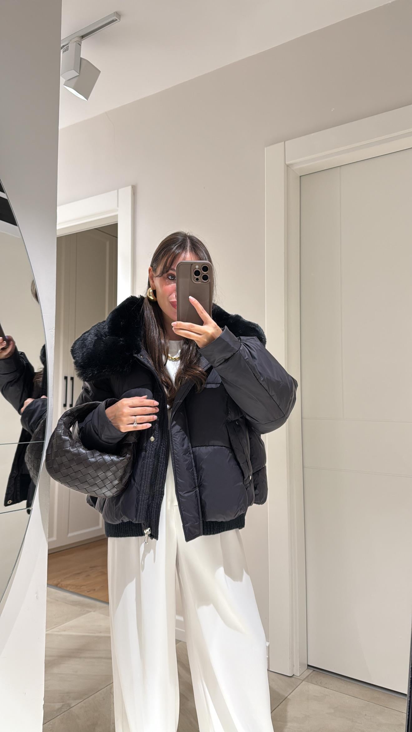 Siyah Yaka Kürk Detaylı Şişme Mont